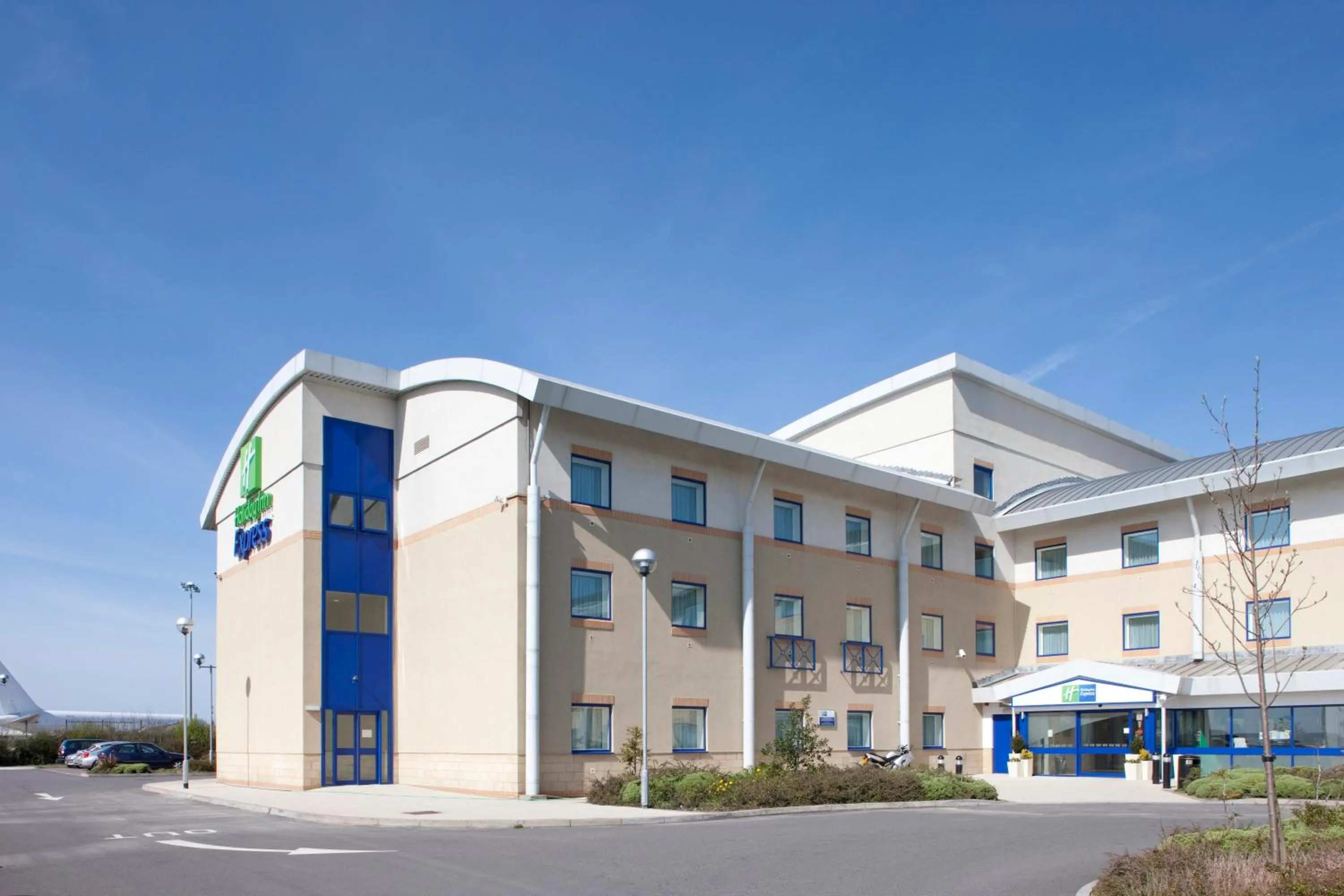 Property Building in Holiday Inn Express Cardiff Airport