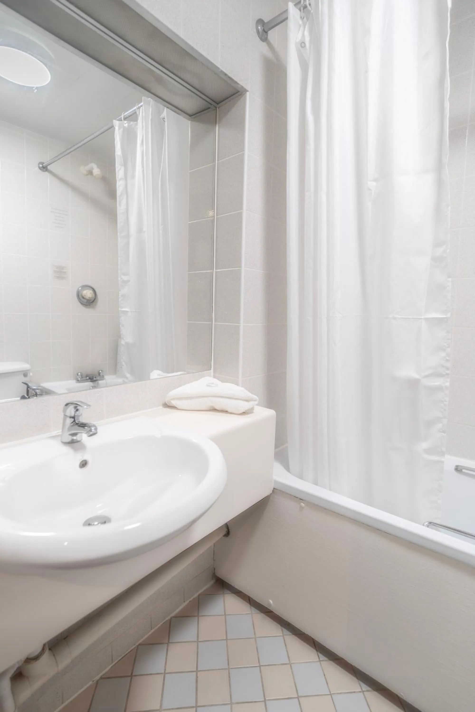 Bathroom in Britannia Hotel Bolton