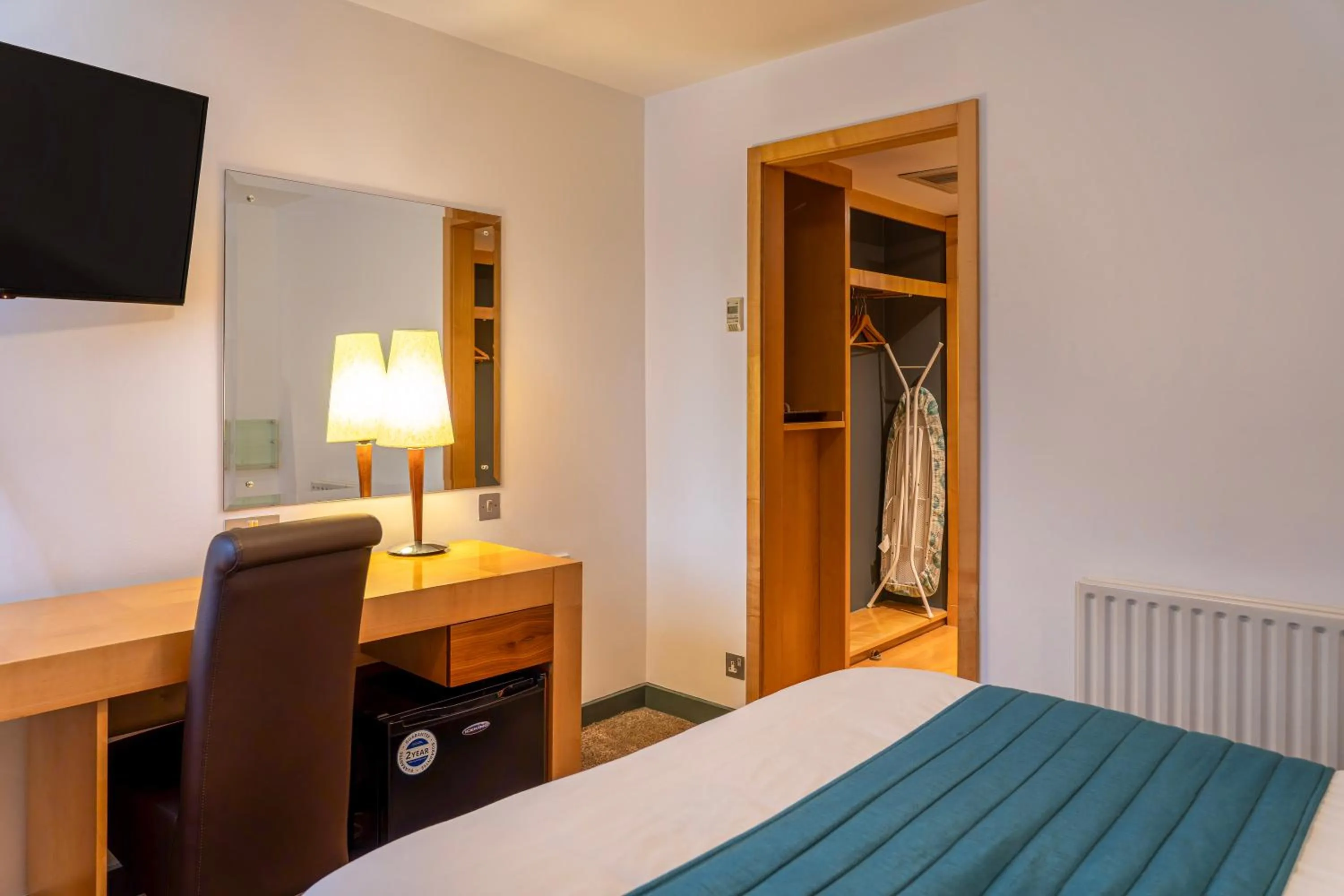 Bedroom, Bed in Britannia Hotel Bolton