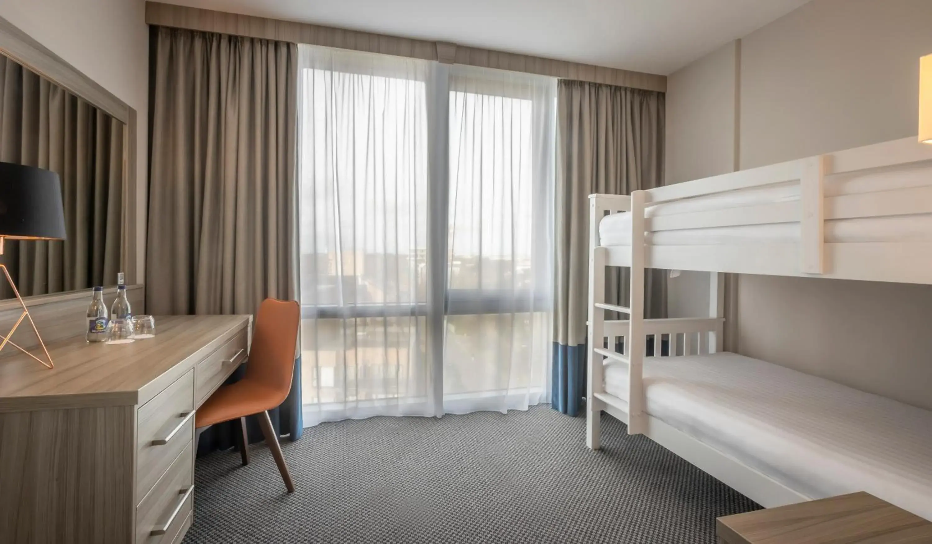 TV and multimedia, Bed in Metro Hotel Dublin Airport