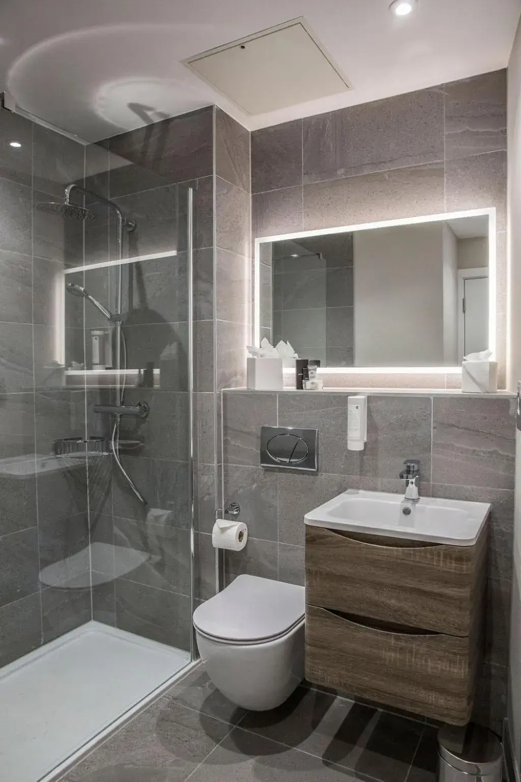 Toilet, Bathroom in Metro Hotel Dublin Airport