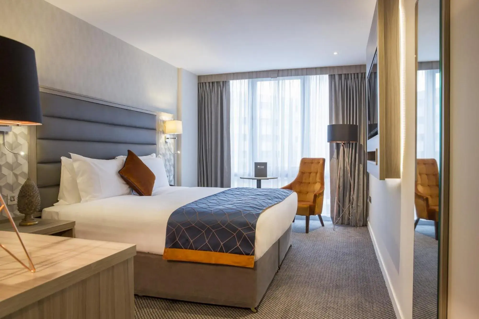 Photo of the whole room, Bed in Metro Hotel Dublin Airport