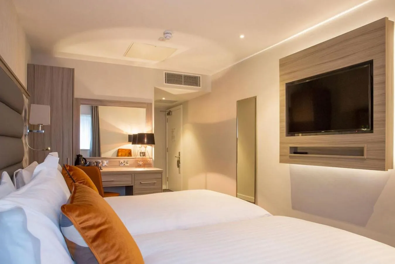 Bed in Metro Hotel Dublin Airport