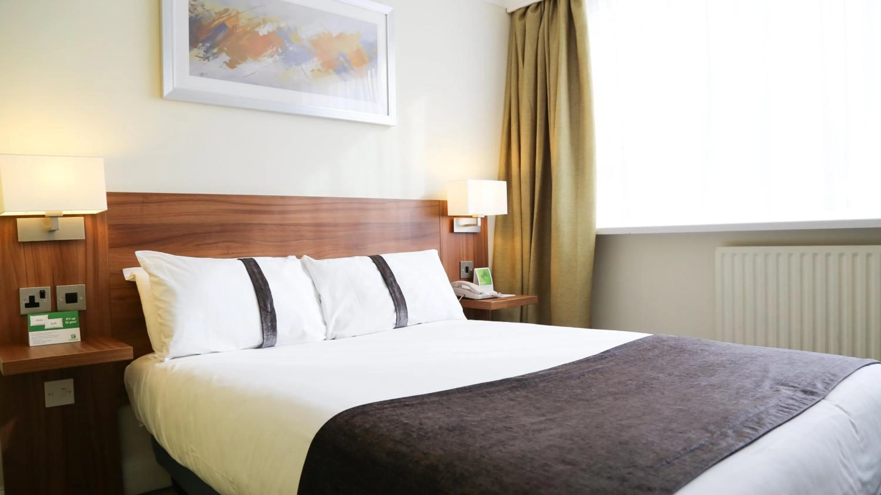 Photo of the whole room, Bed in Holiday Inn Runcorn M56 Junction 12 by IHG