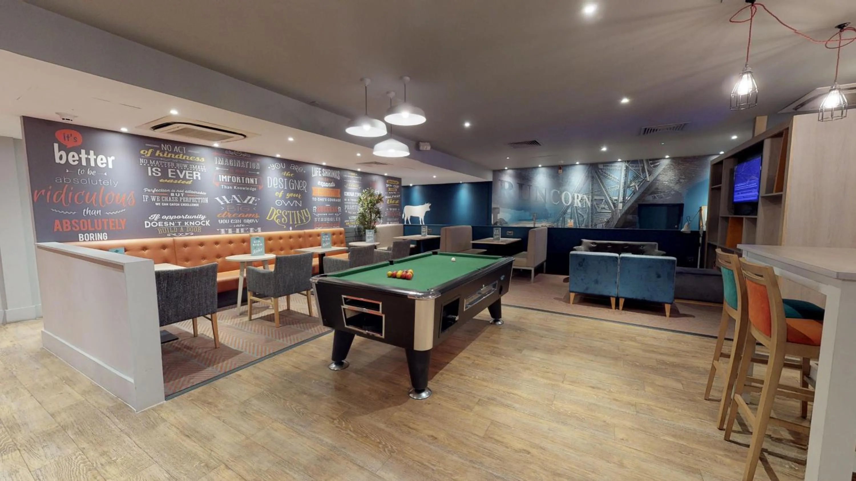 Lounge or bar in Holiday Inn Runcorn M56 Junction 12 by IHG