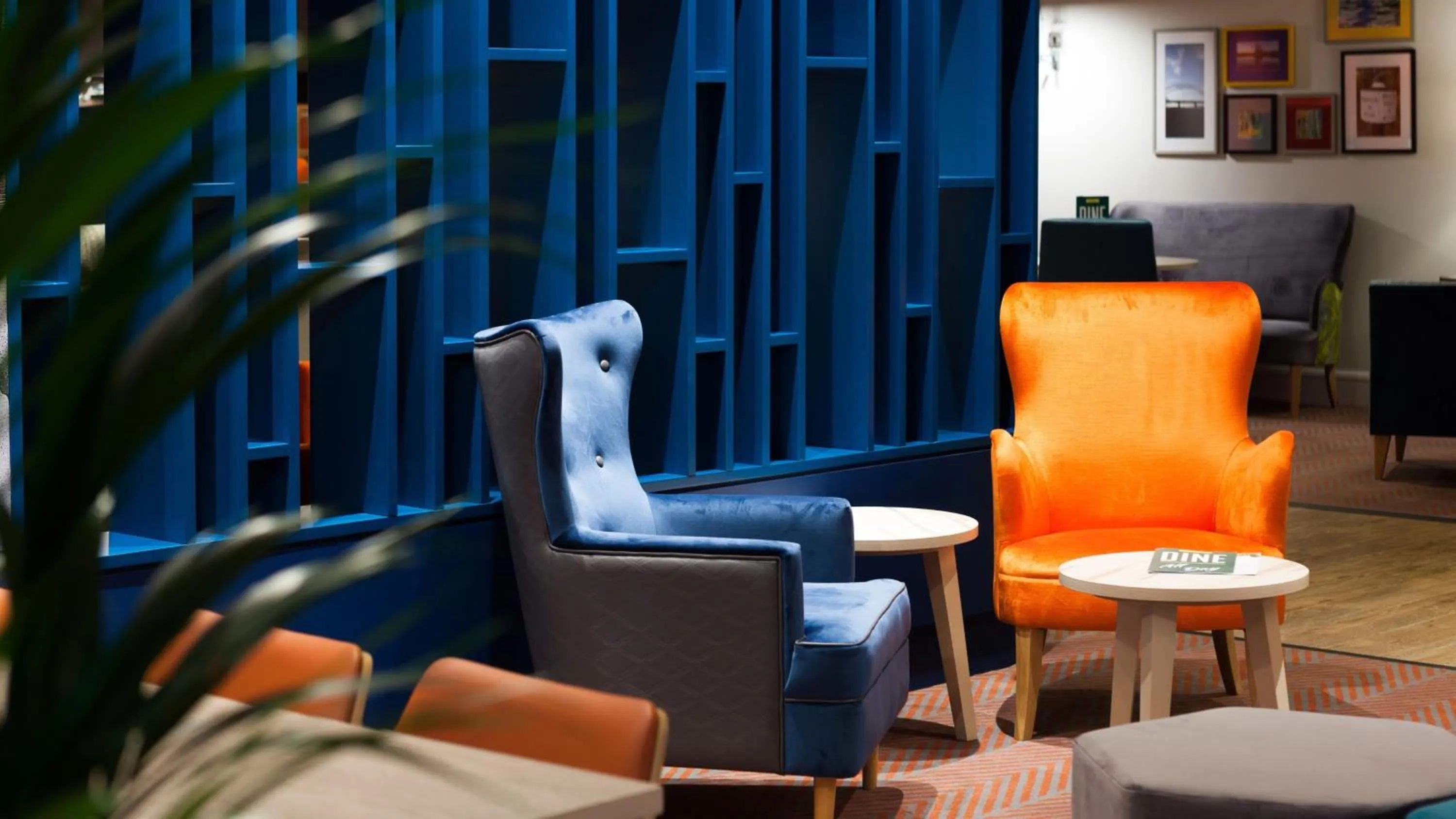 Lounge or bar in Holiday Inn Runcorn M56 Junction 12 by IHG