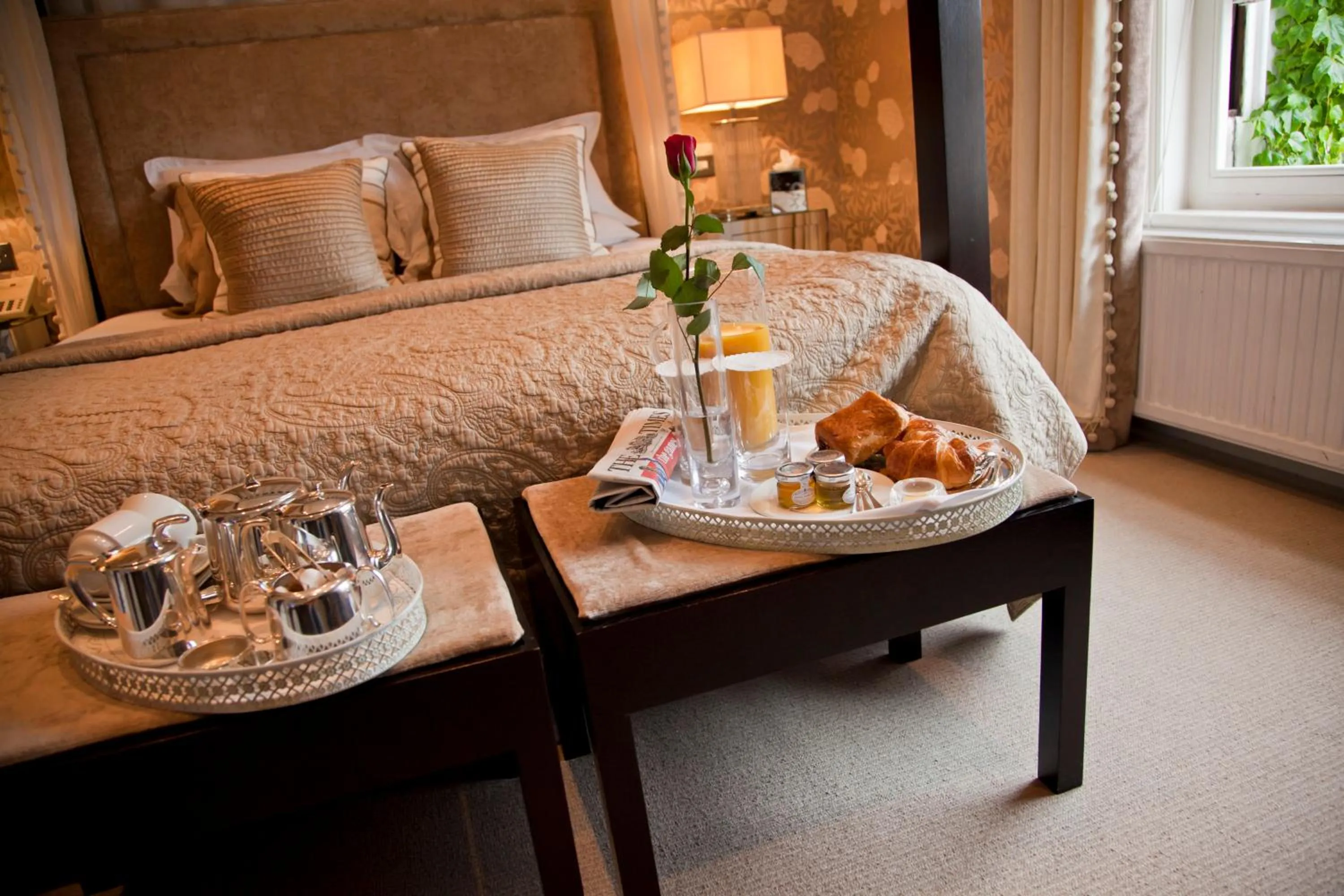 Food and drinks, Bed in Rowton Hall Hotel and Spa