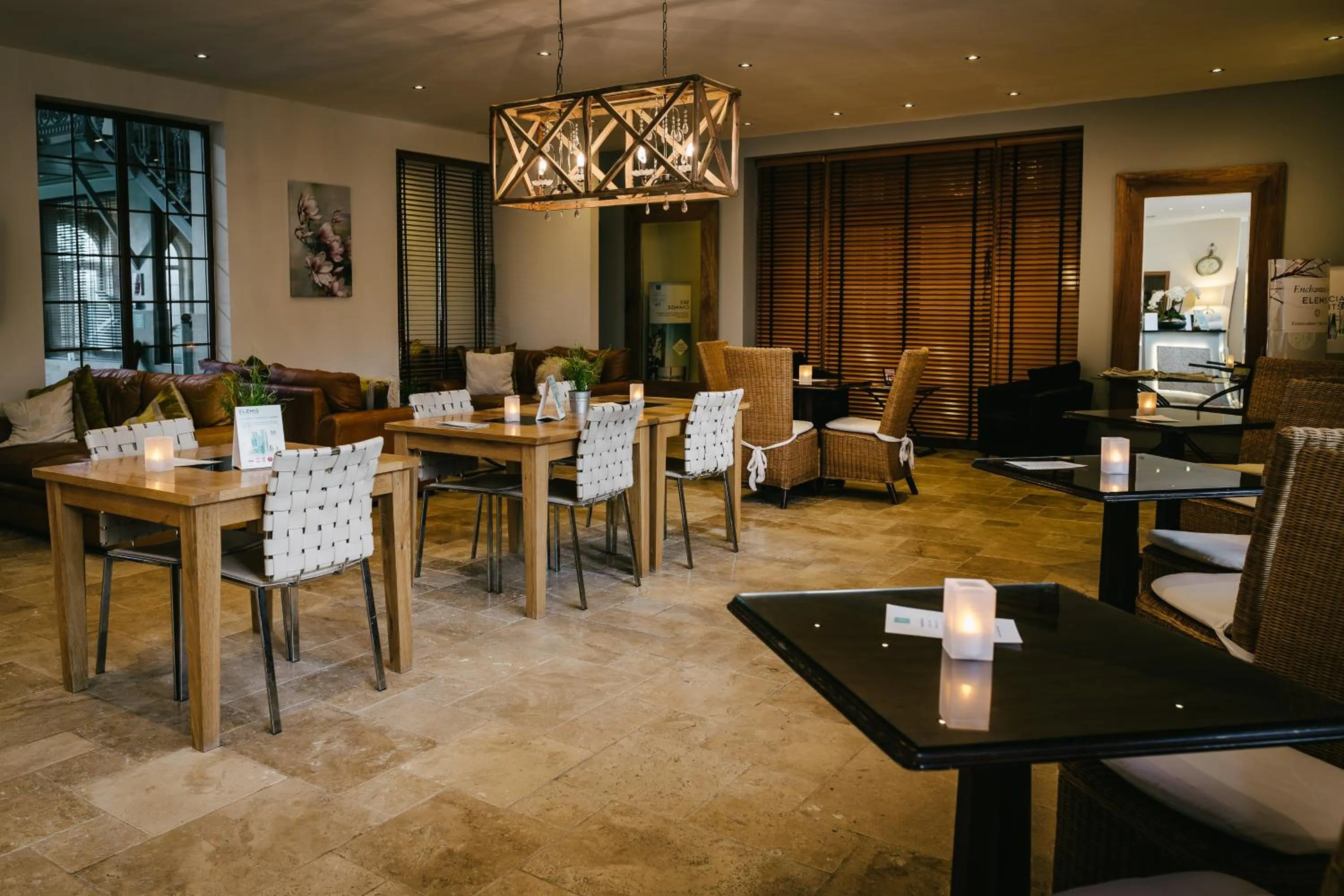 Lounge or bar in Rowton Hall Hotel and Spa