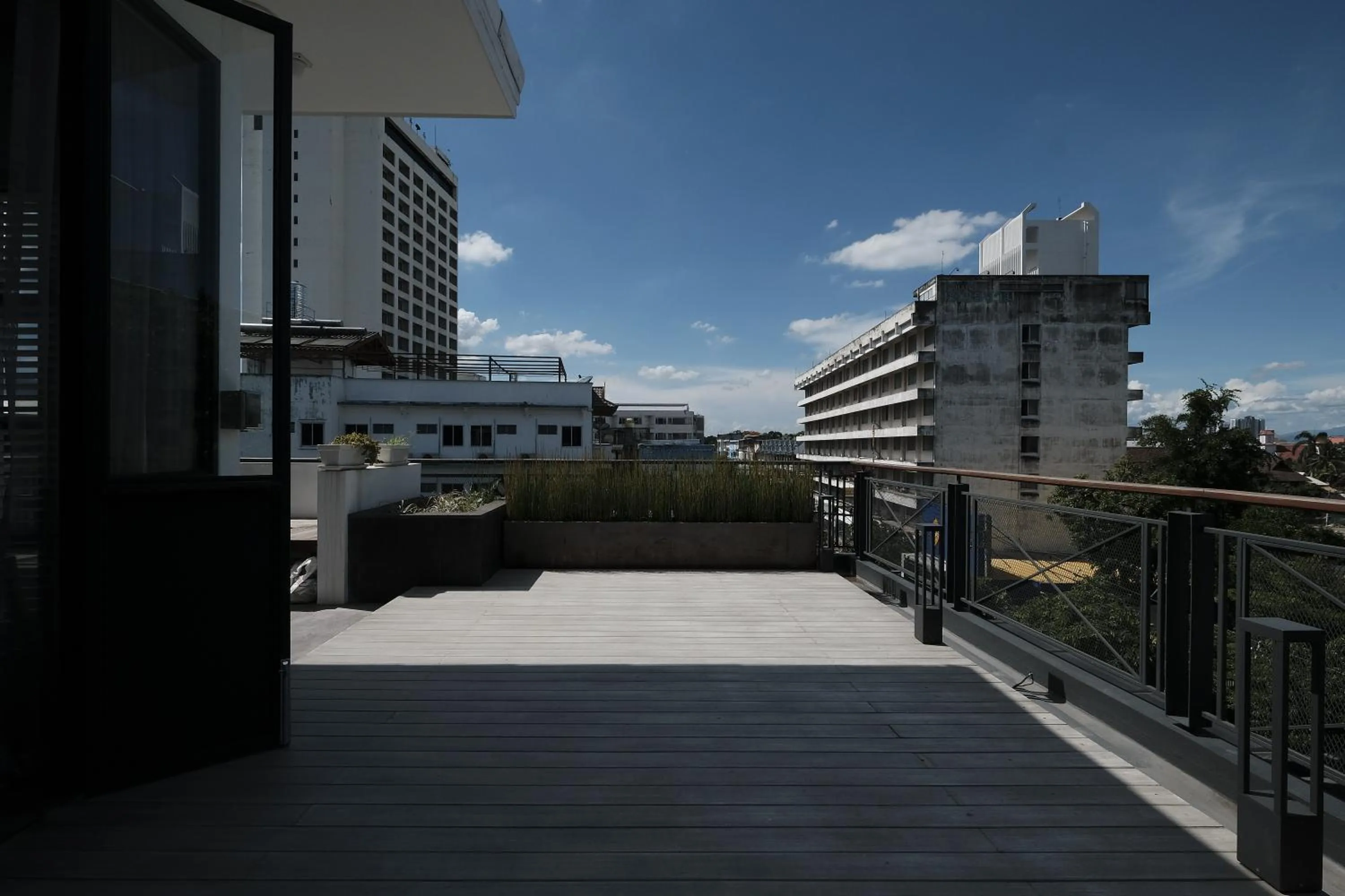 Neighbourhood in Iron32 Hotel