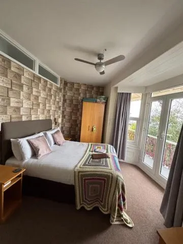 Bedroom, Bed in The Clifton