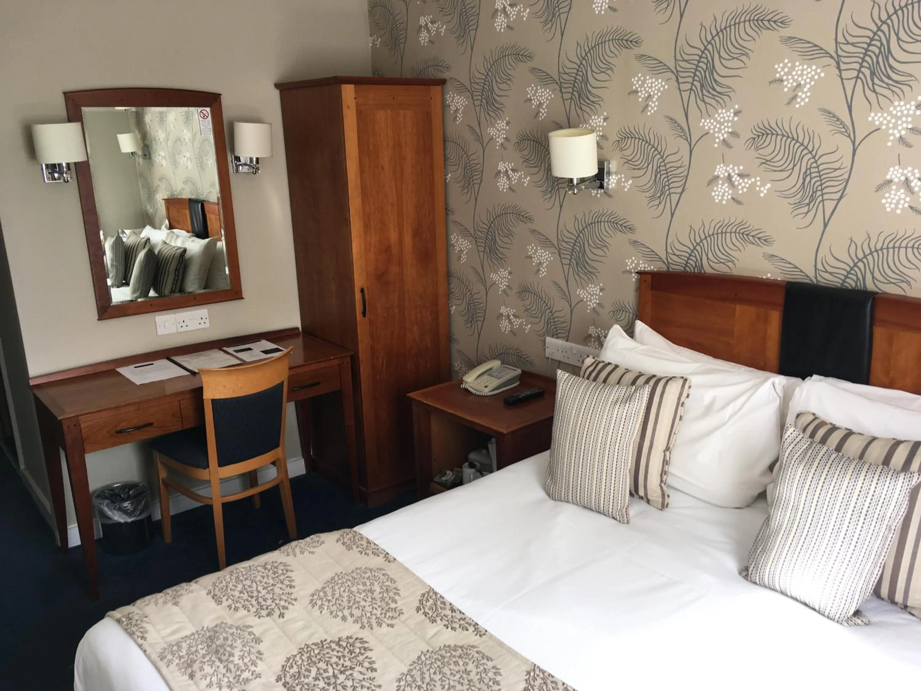 Bed in Red Lion Hotel