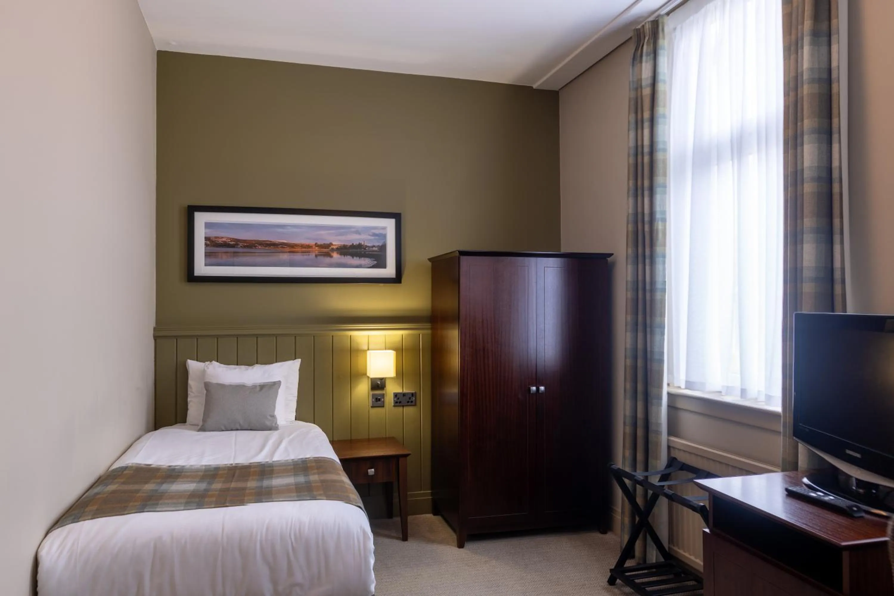 Photo of the whole room, Bed in Rosslea Hall Hotel