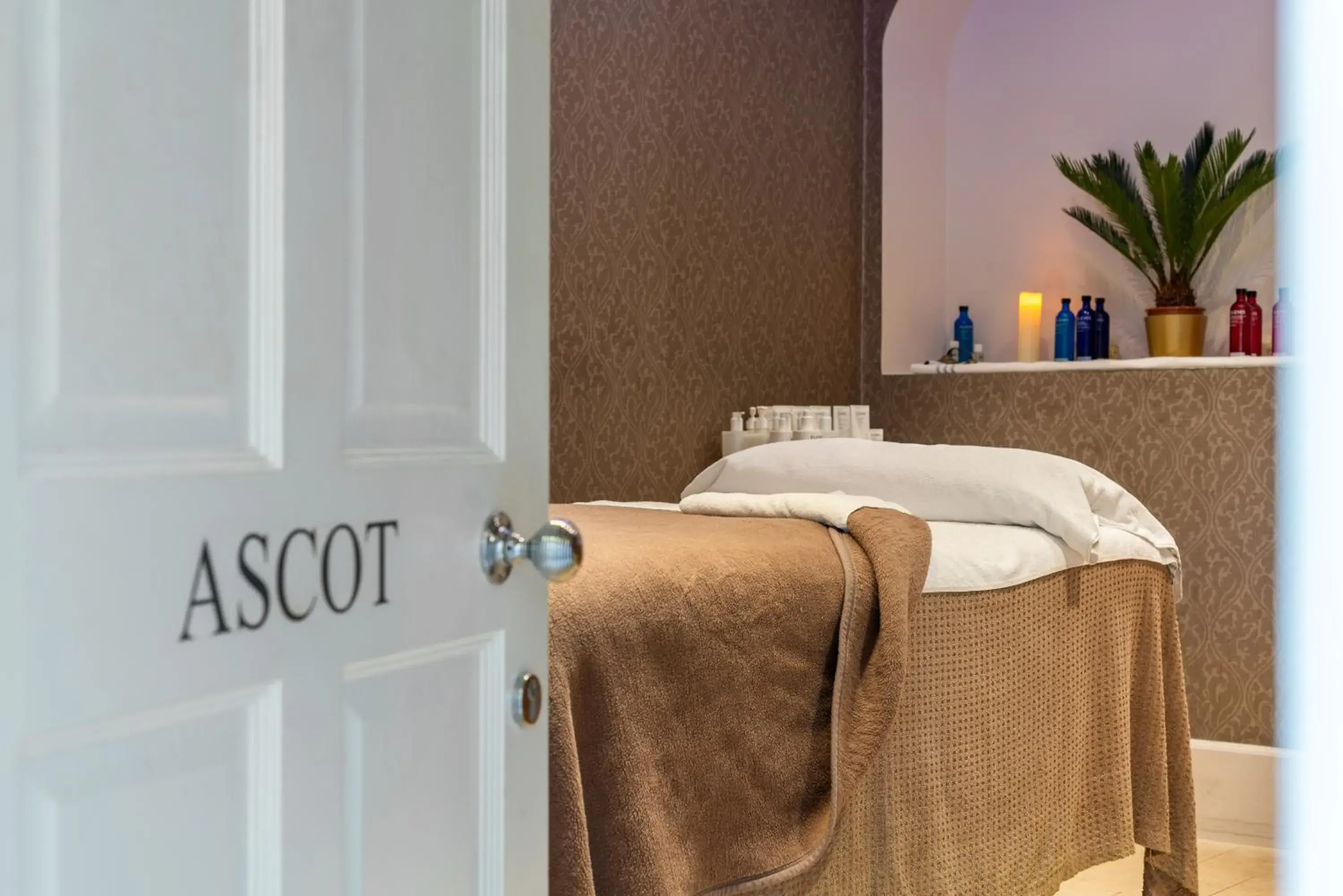 Bed in Rushton Hall Hotel and Spa Bed in Rushton Hall Hotel and Spa