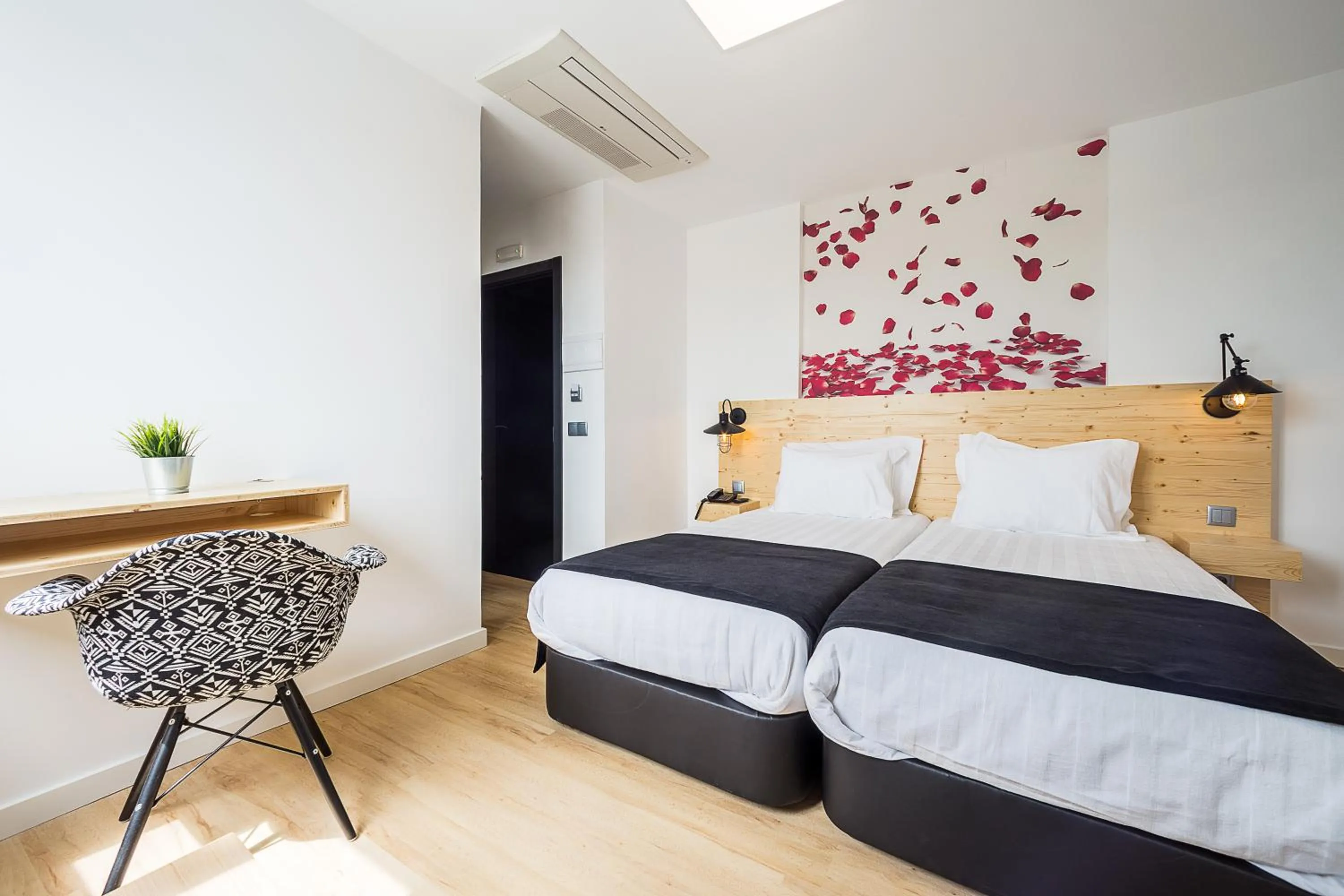 Decorative detail, Bed in Hotel Santa Isabel