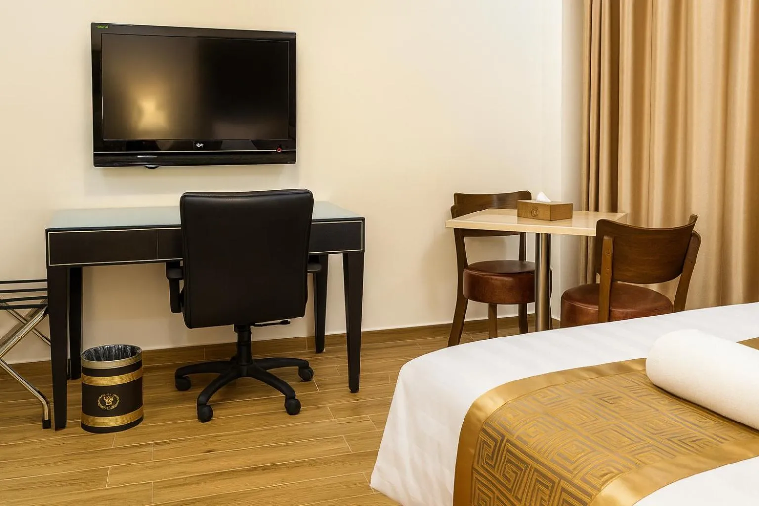 TV and multimedia, Bed in Aljamal Hotel