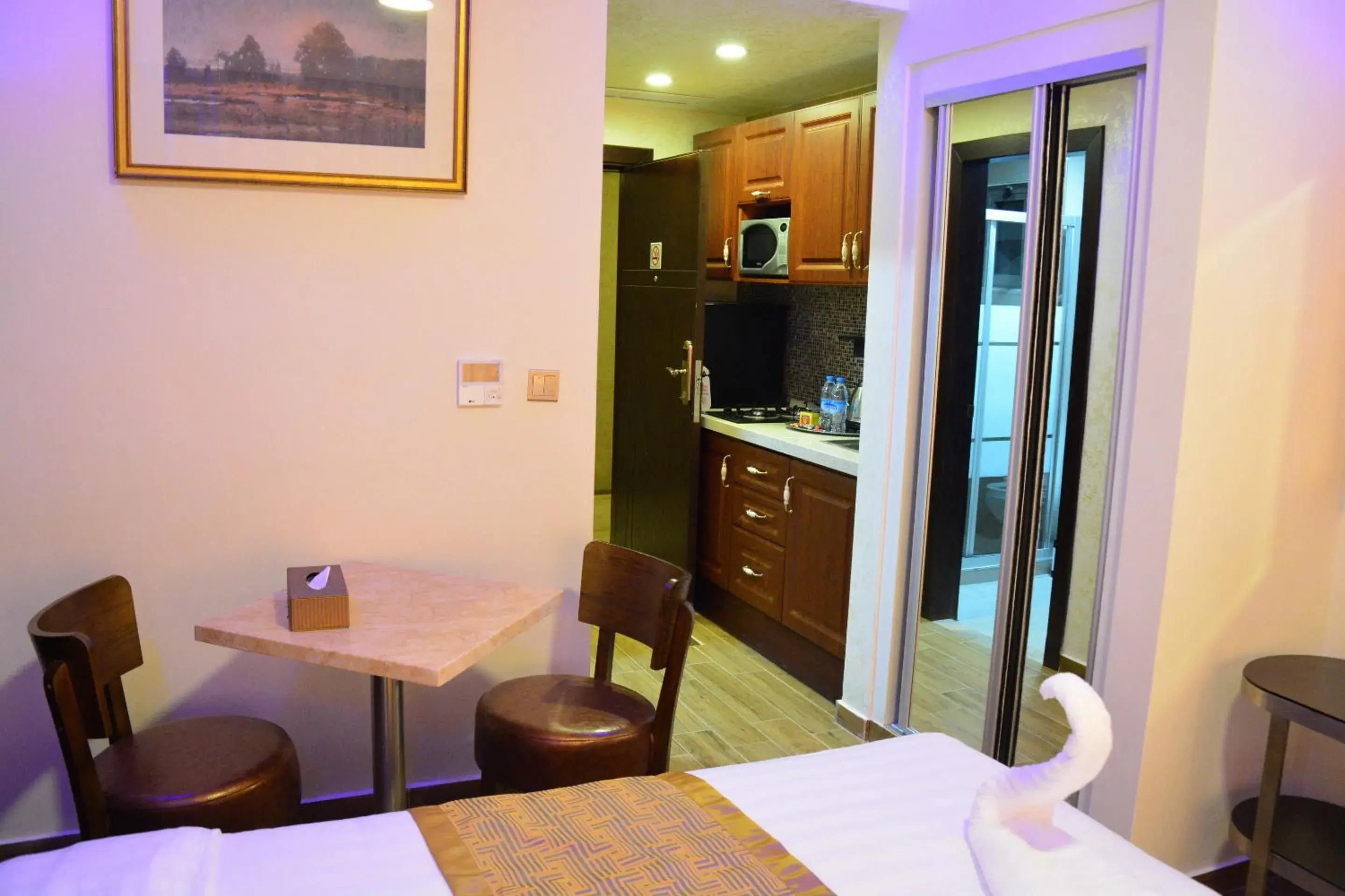 Bedroom, Kitchen/Kitchenette in Aljamal Hotel