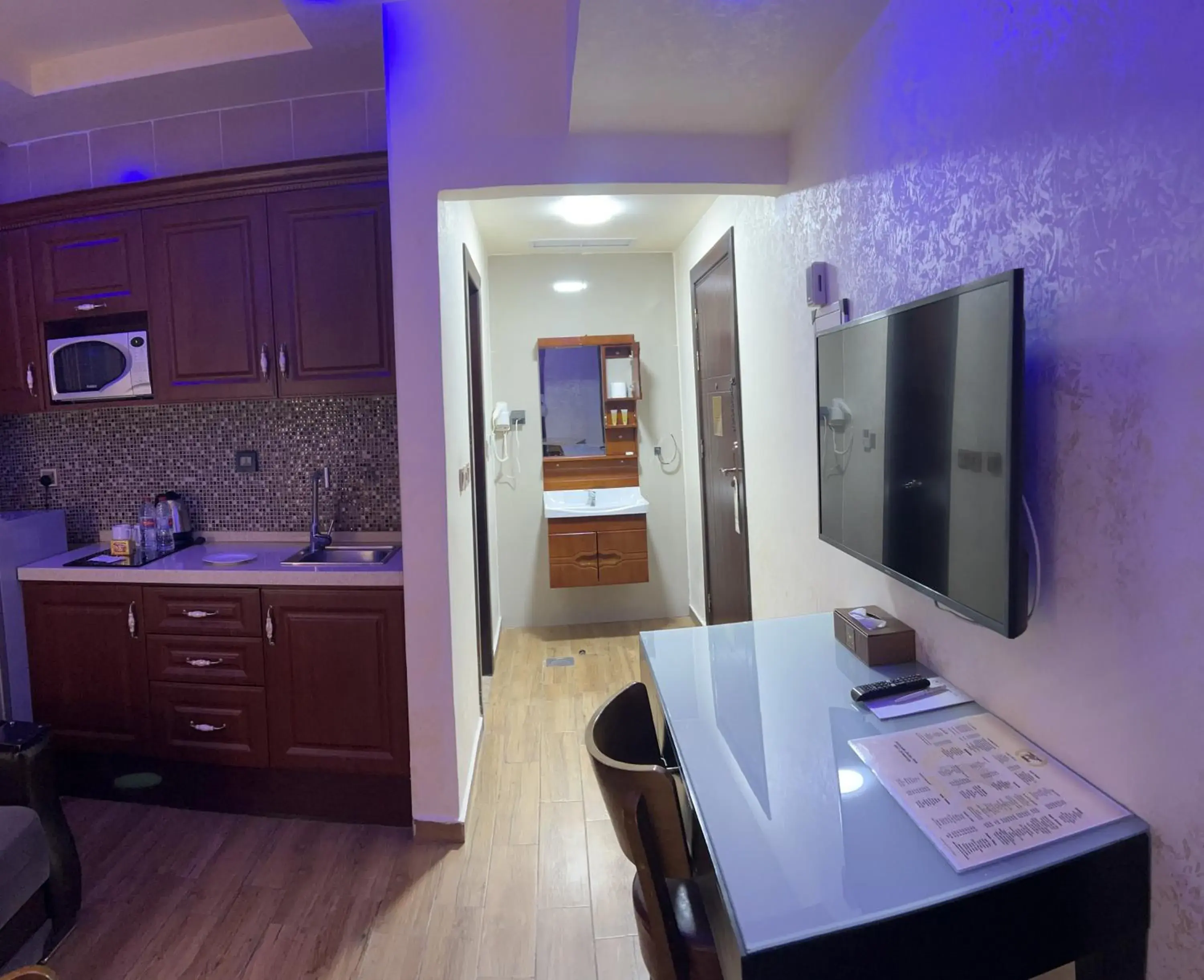 Communal lounge/ TV room, Kitchen/Kitchenette in Aljamal Hotel