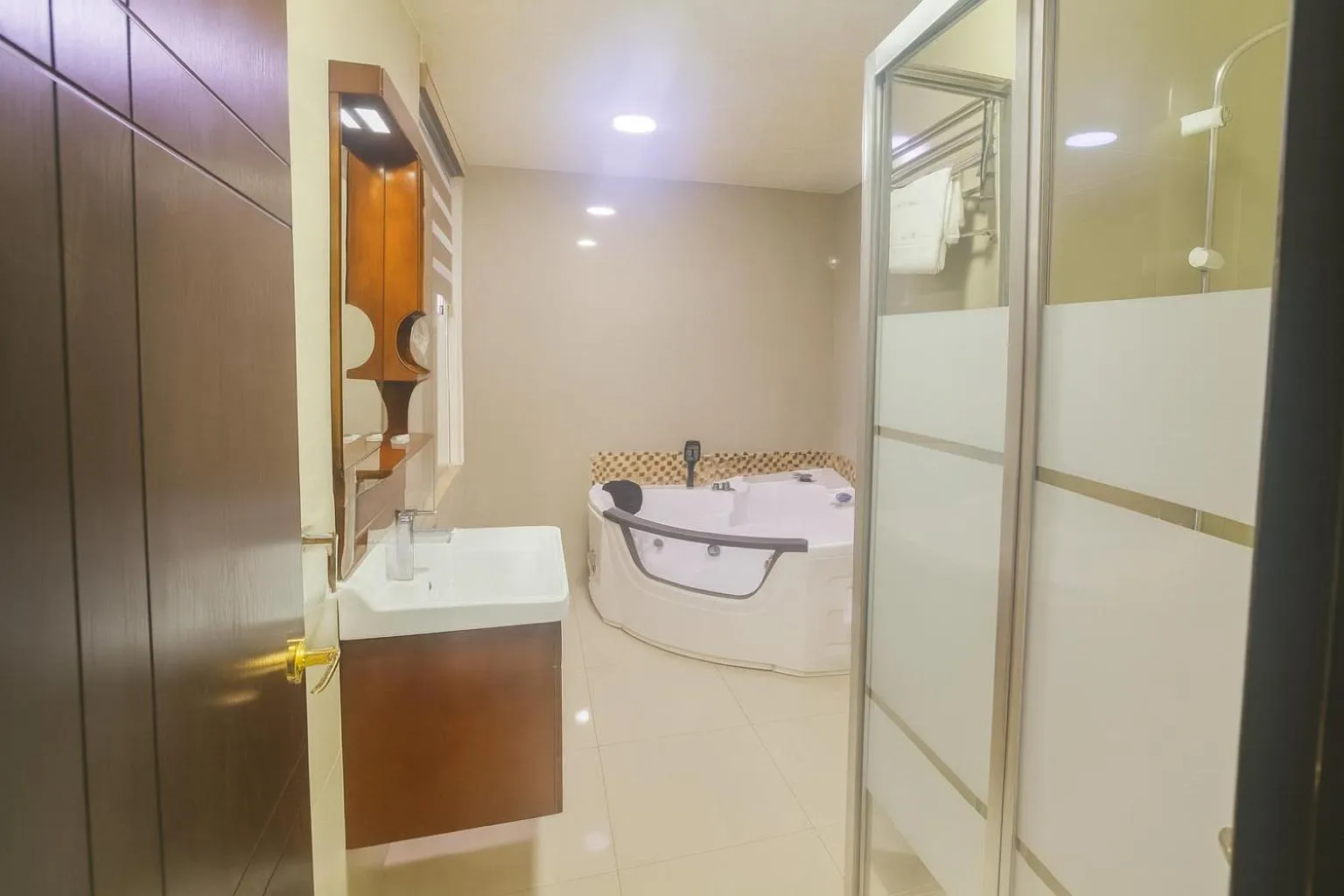 Bathroom in Aljamal Hotel