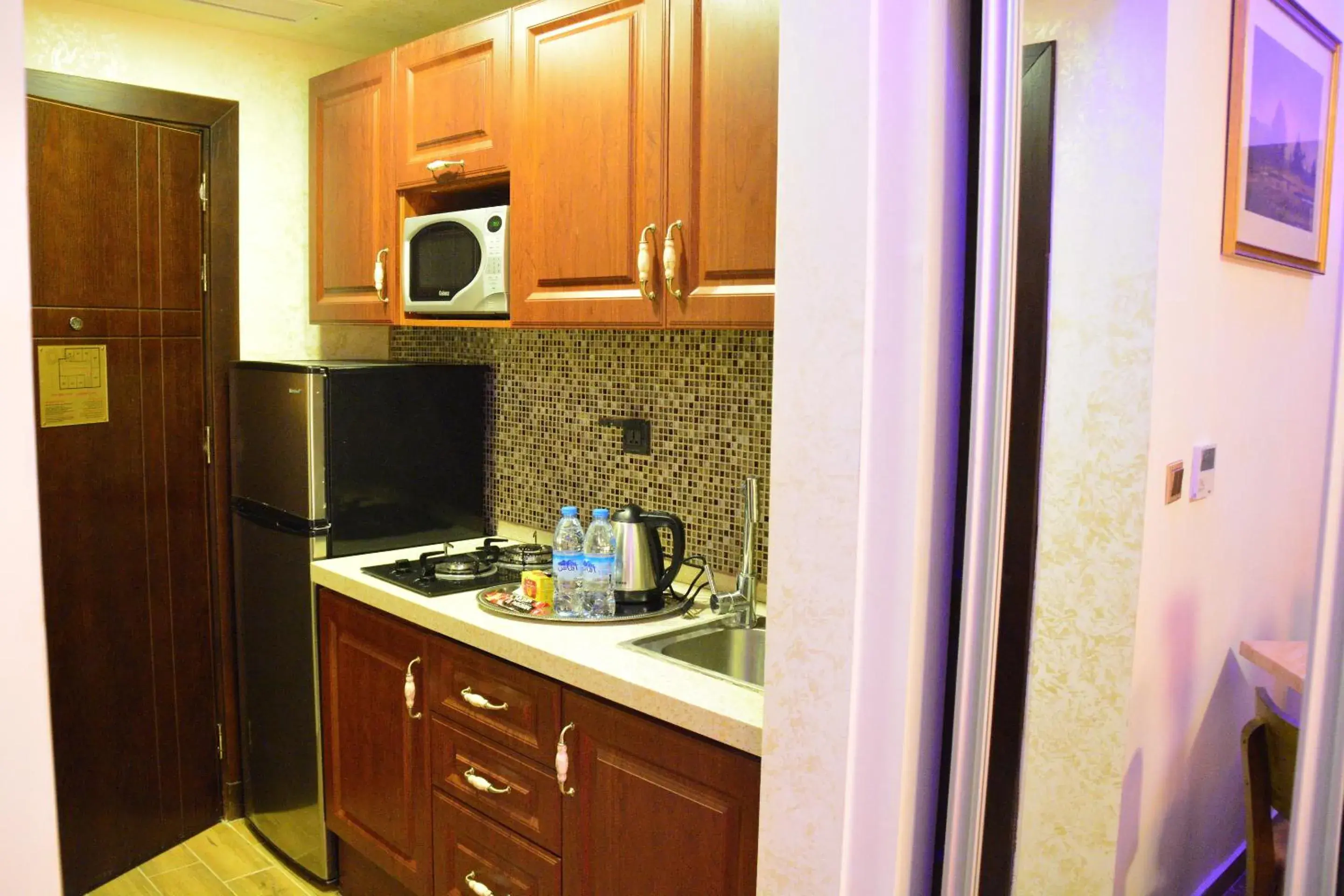 Kitchen or kitchenette, Kitchen/Kitchenette in Aljamal Hotel