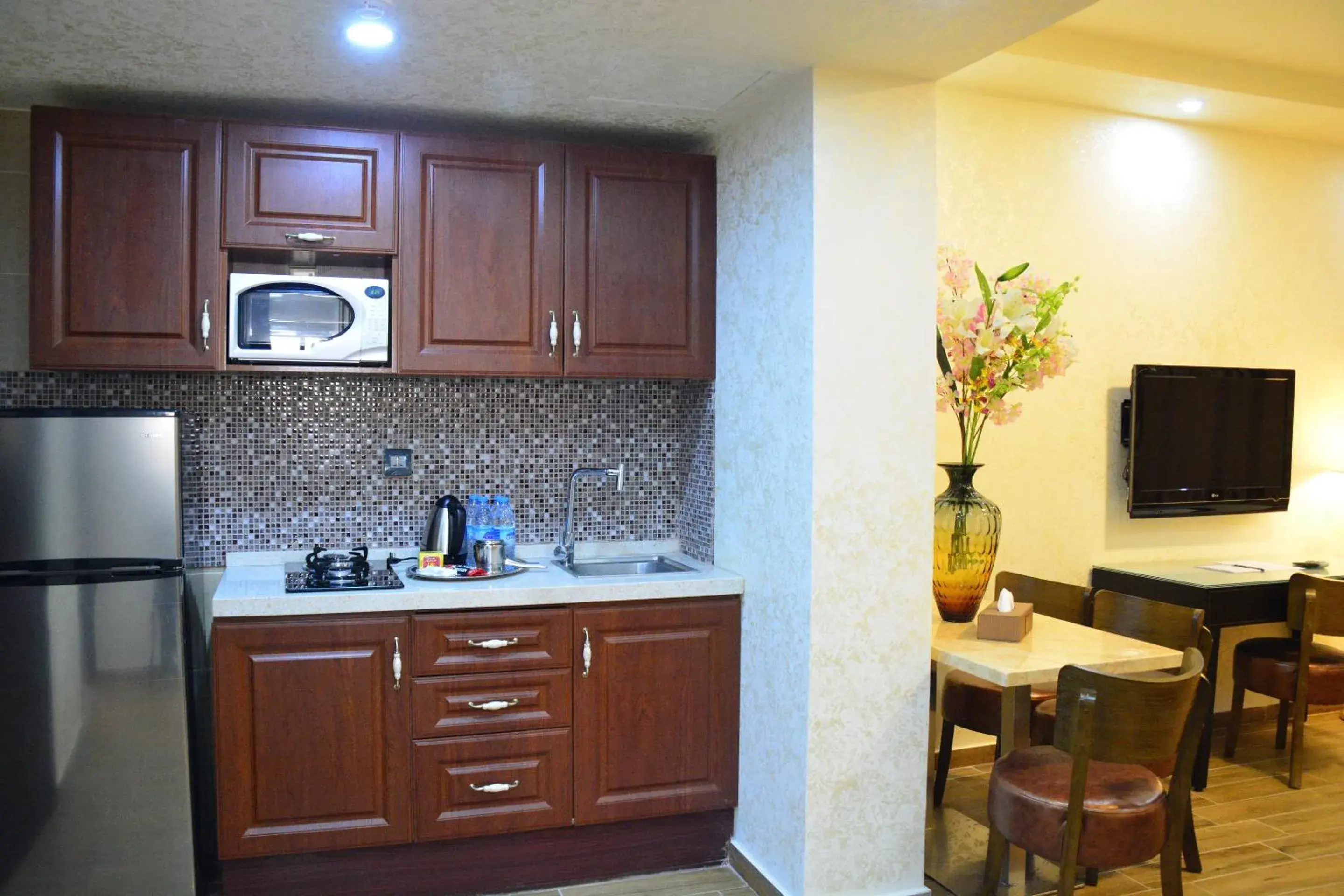 Kitchen or kitchenette, Kitchen/Kitchenette in Aljamal Hotel