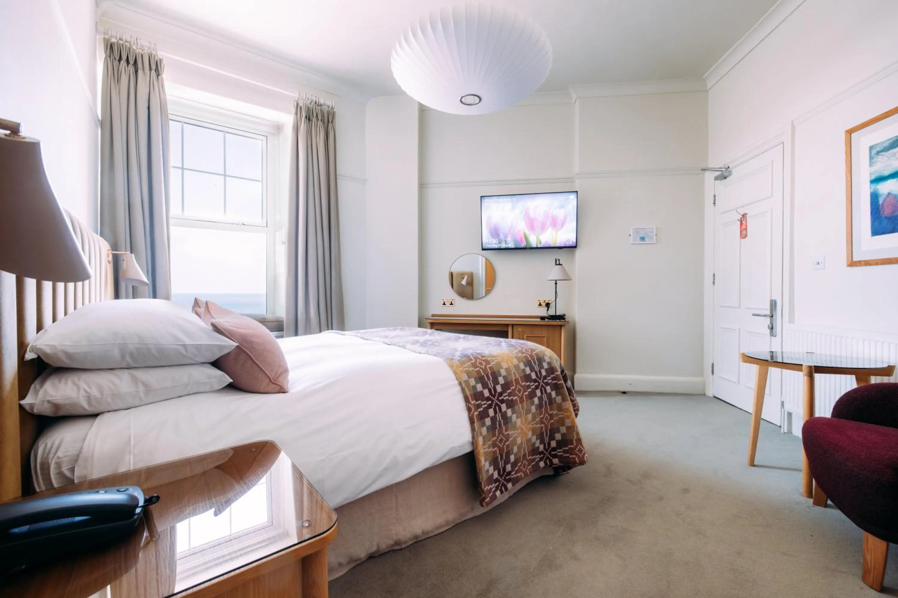 Photo of the whole room, Bed in Polurrian on the Lizard