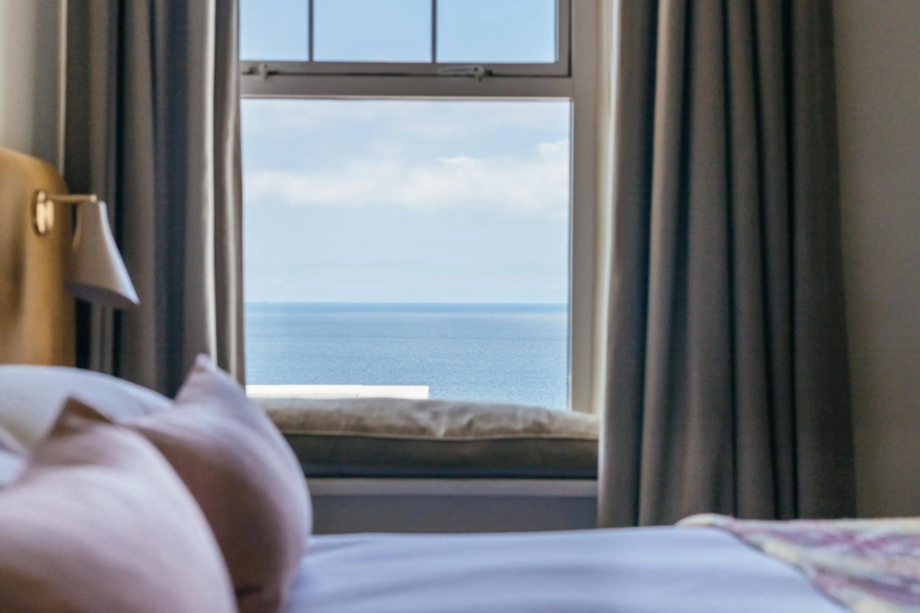 Bedroom, Bed in Polurrian on the Lizard