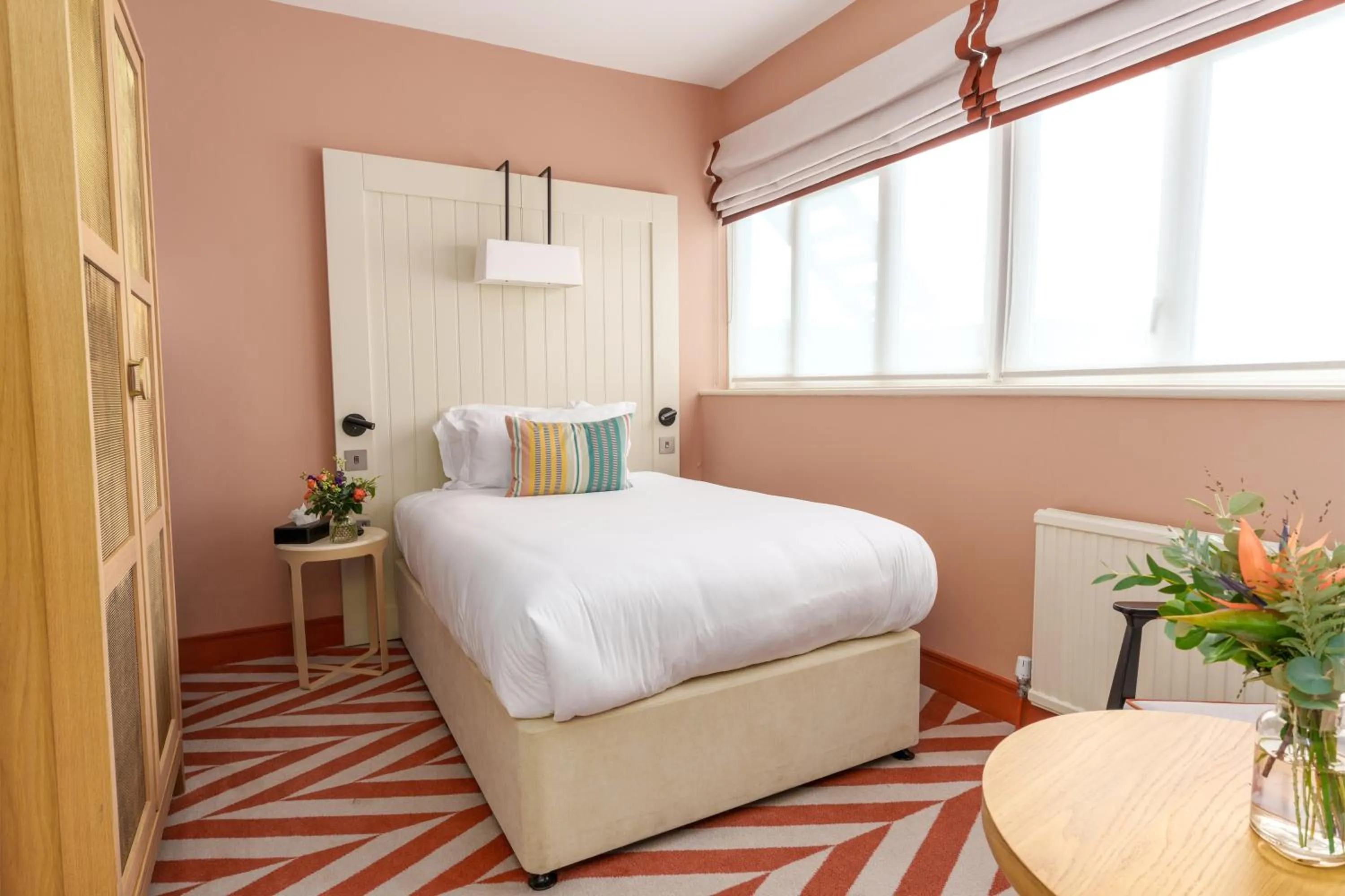 Bedroom, Bed in The Relais Cooden Beach and Spa