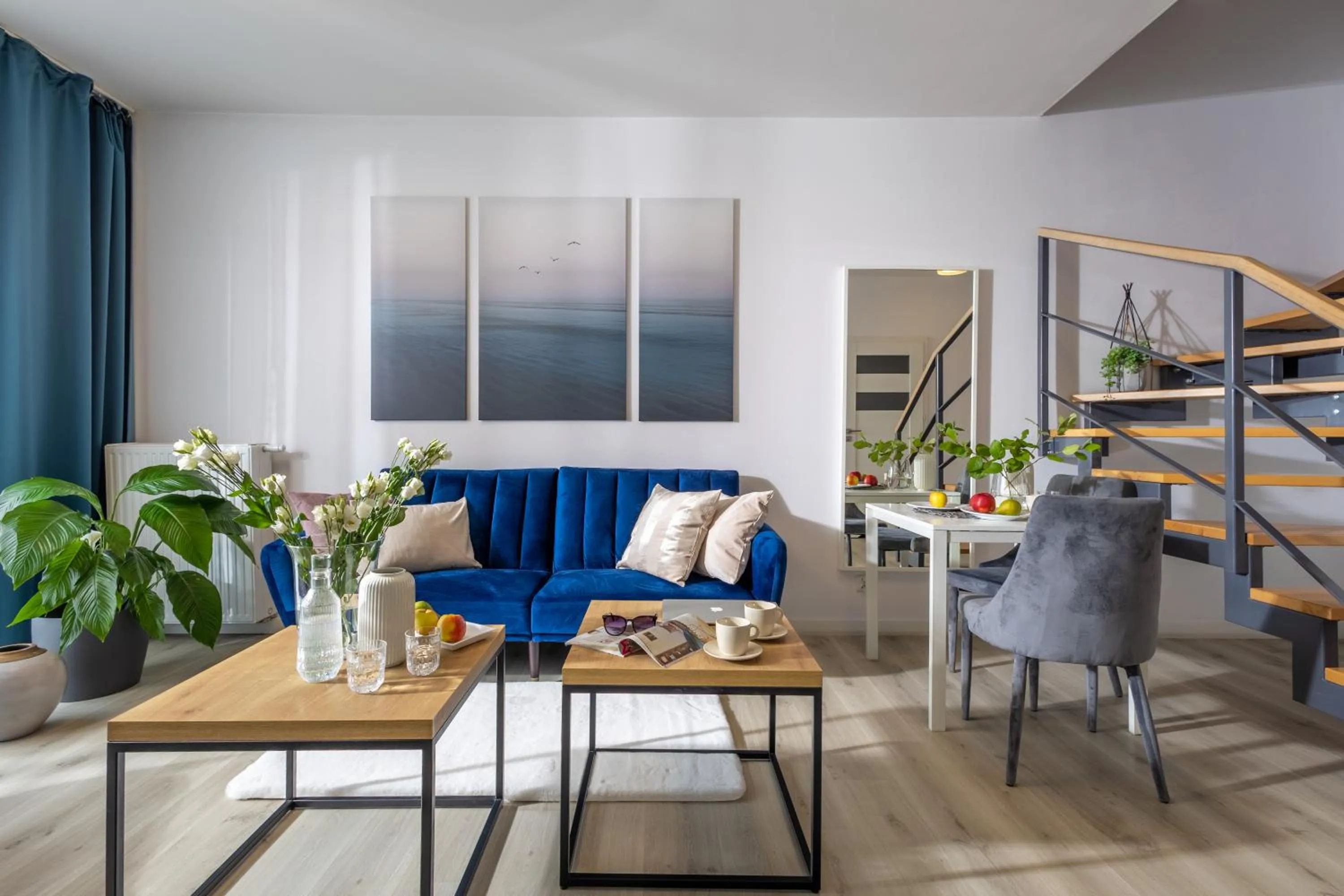 Living room in Apartment Dąbrowskiego by The Railway Station Wroclaw