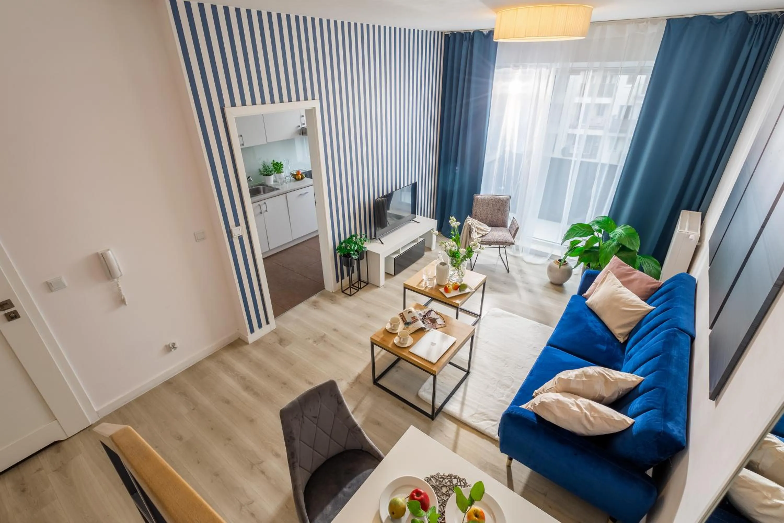 Communal lounge/ TV room in Apartment Dąbrowskiego by The Railway Station Wroclaw