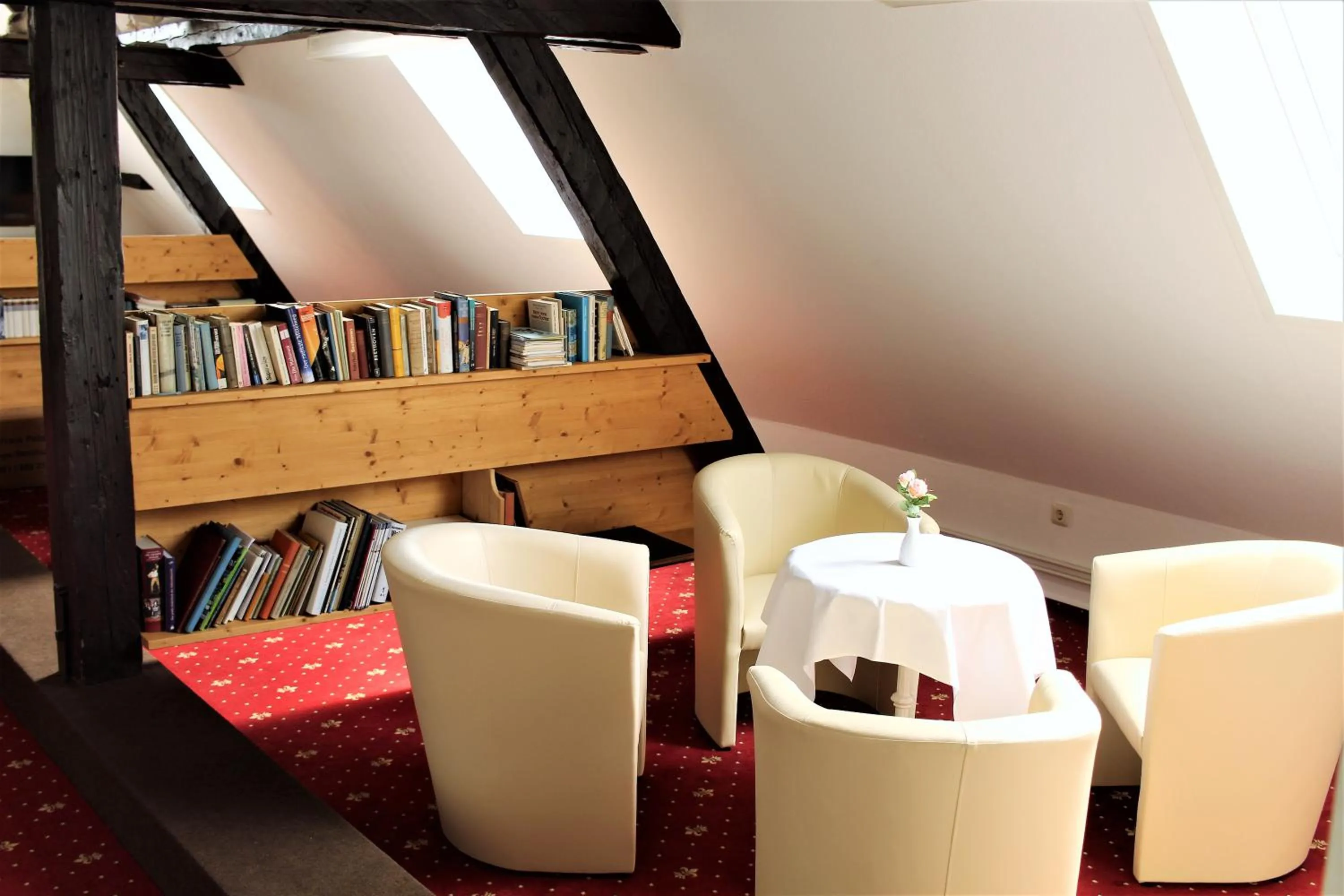 Communal lounge/ TV room in Allmanns-Kroog