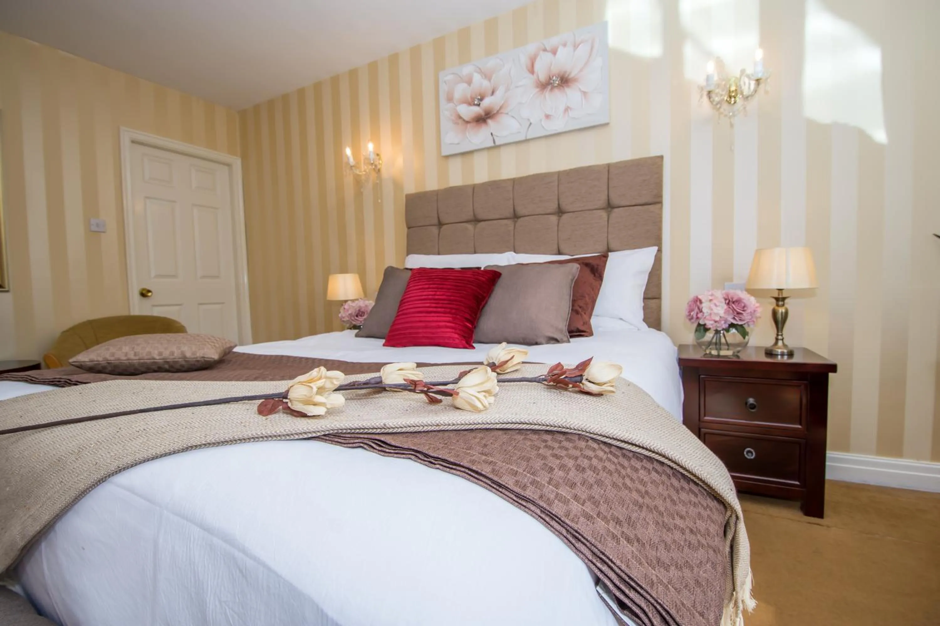 Bed in NormanHurst Hotel