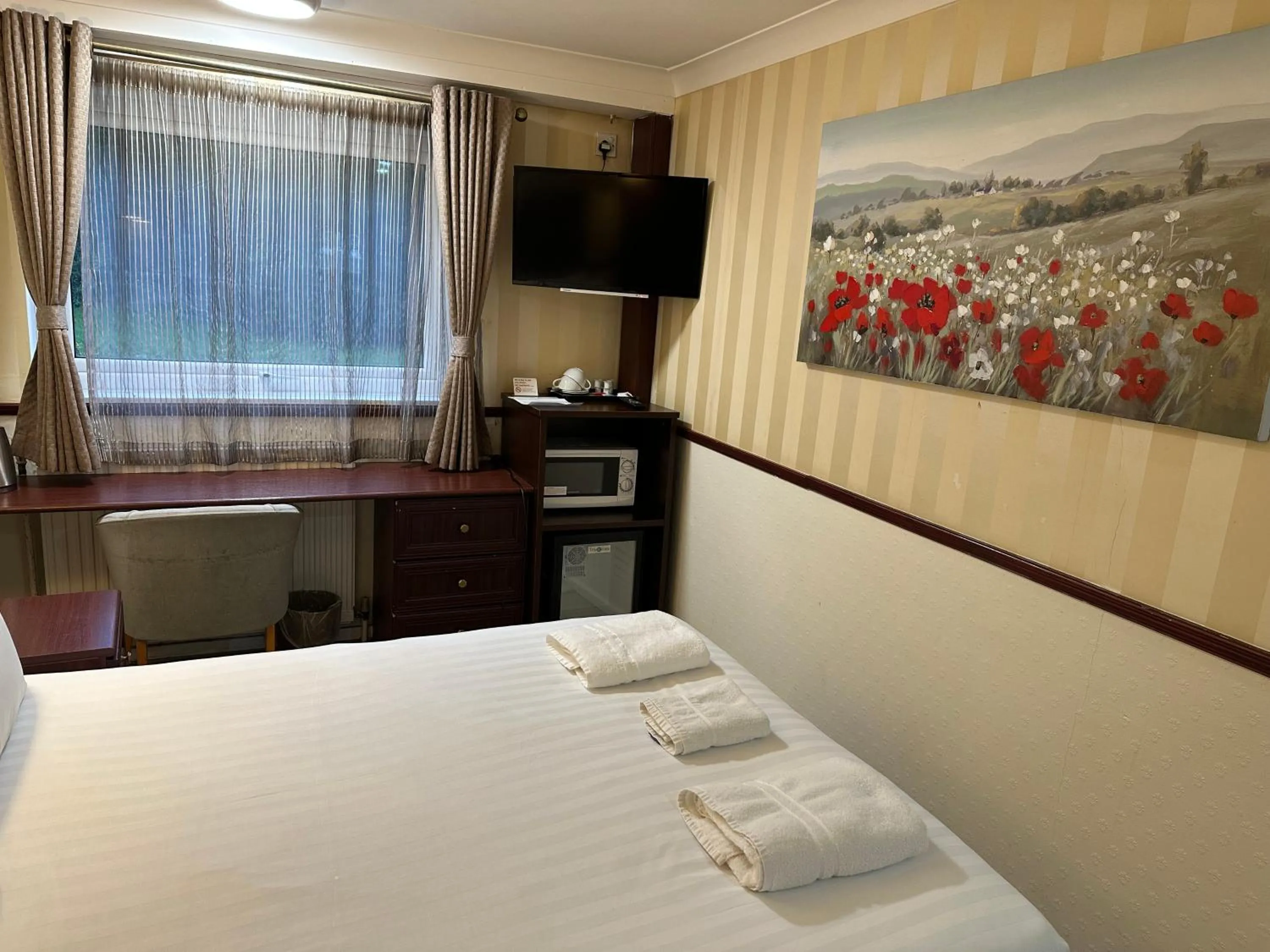 Bed in NormanHurst Hotel