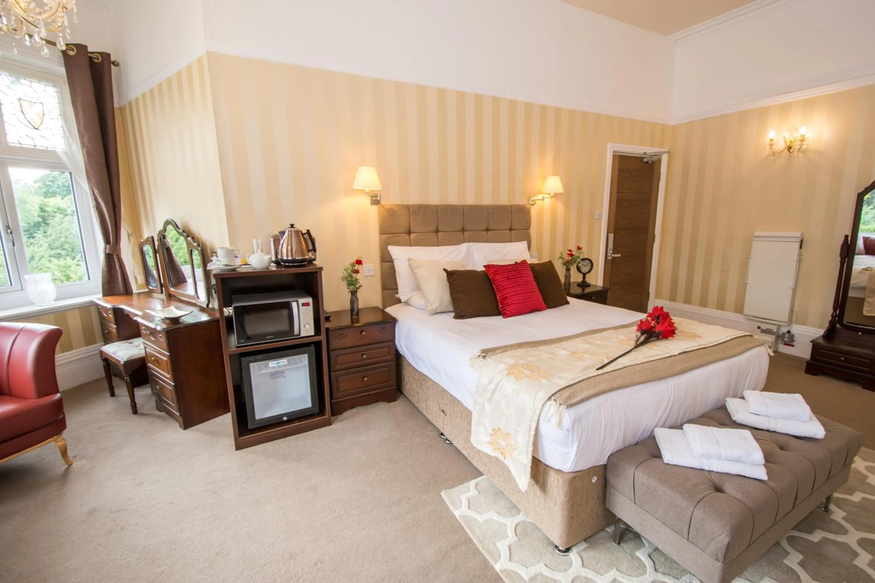 Bed in NormanHurst Hotel