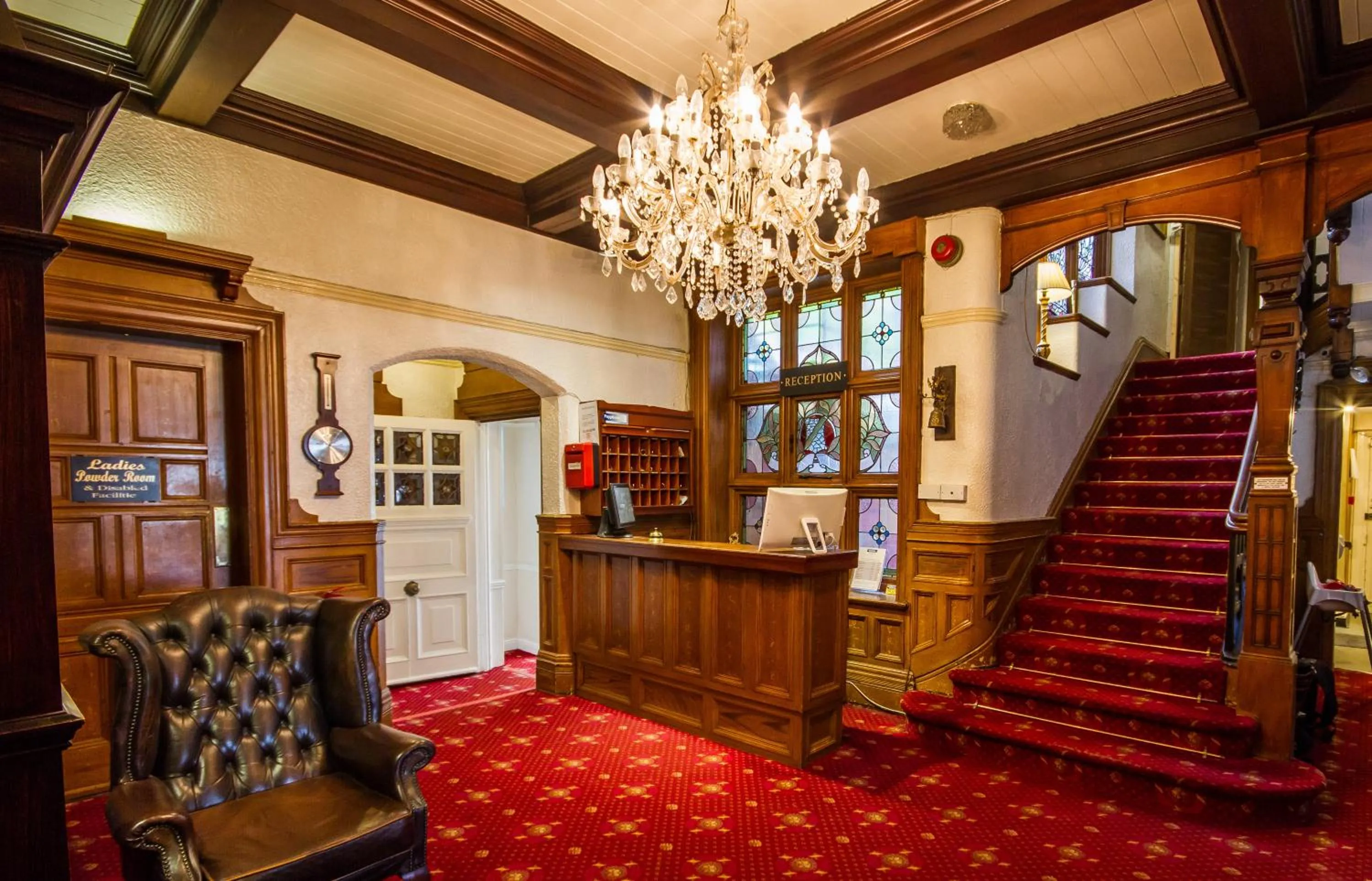 Lobby or reception in NormanHurst Hotel