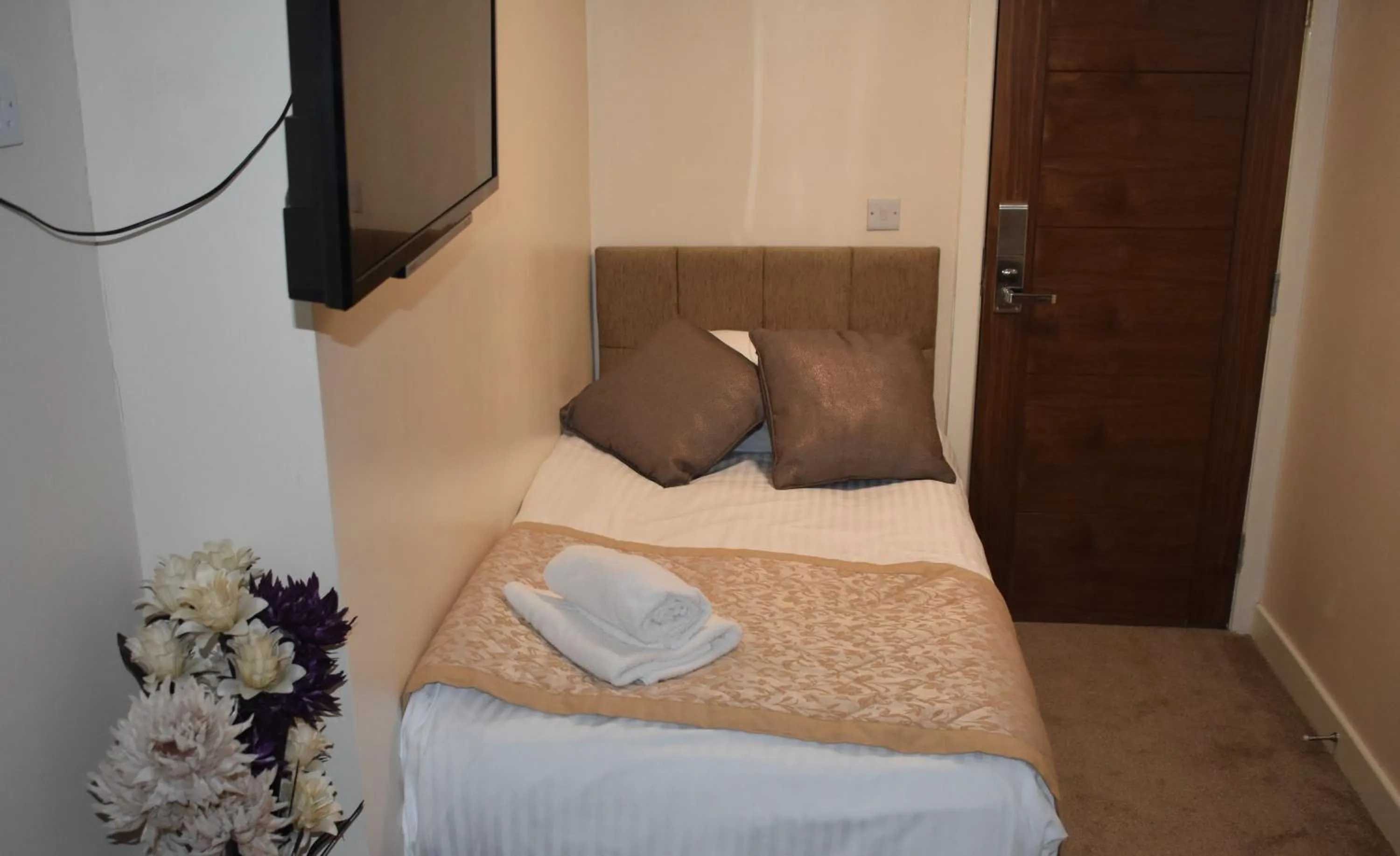 Bedroom, Bed in NormanHurst Hotel