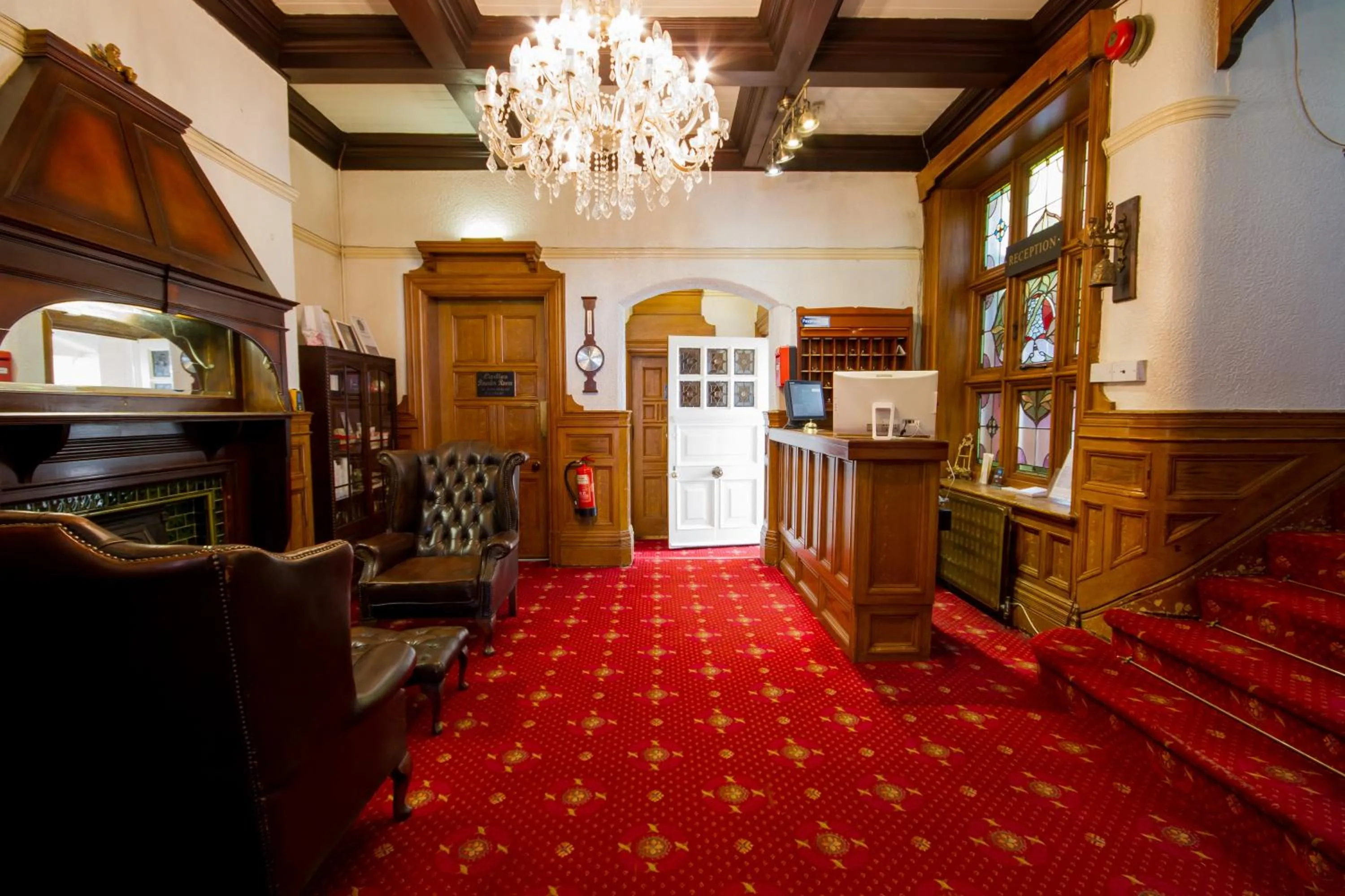 Lobby or reception in NormanHurst Hotel