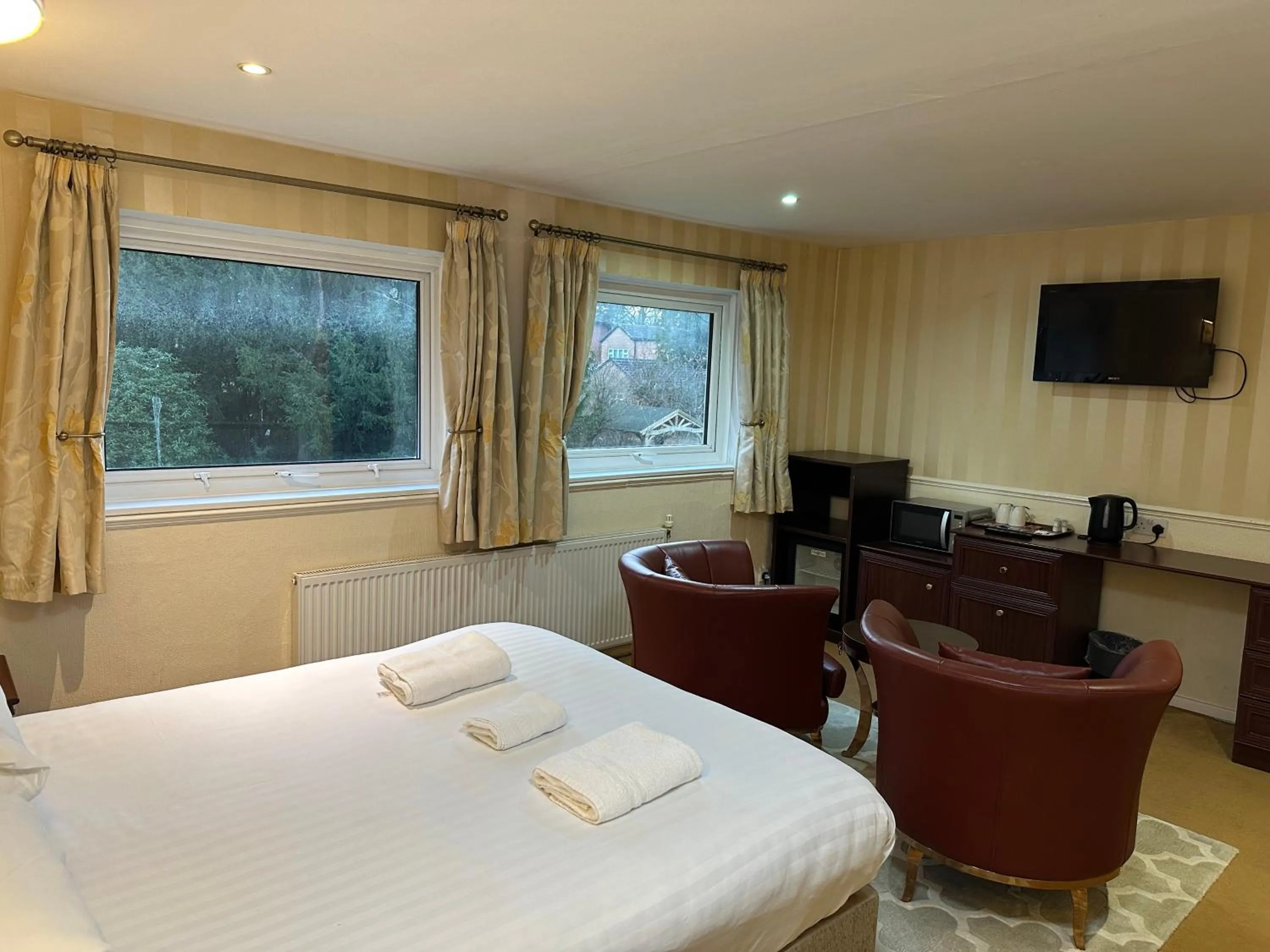 Bed in NormanHurst Hotel