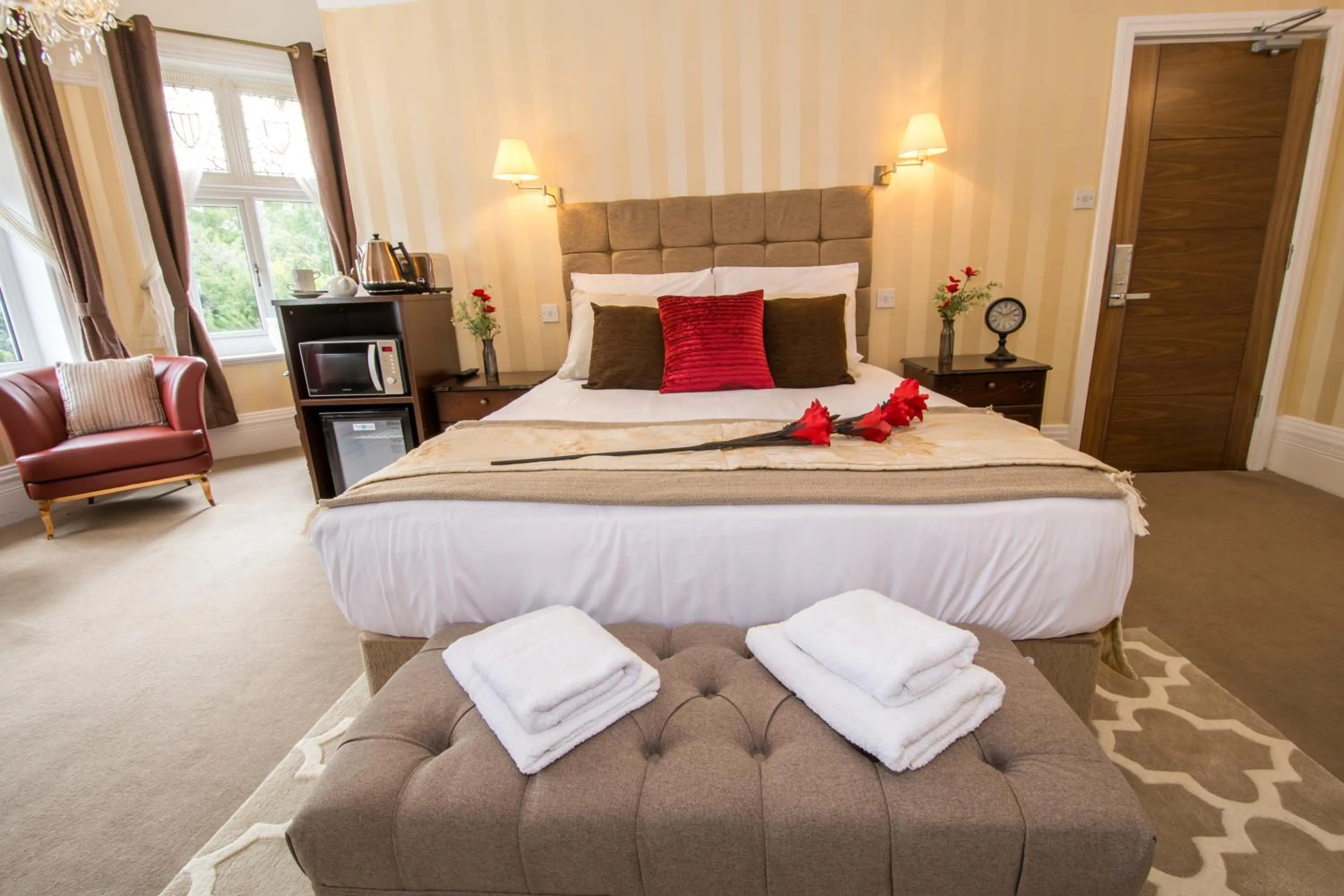 Bedroom, Bed in NormanHurst Hotel