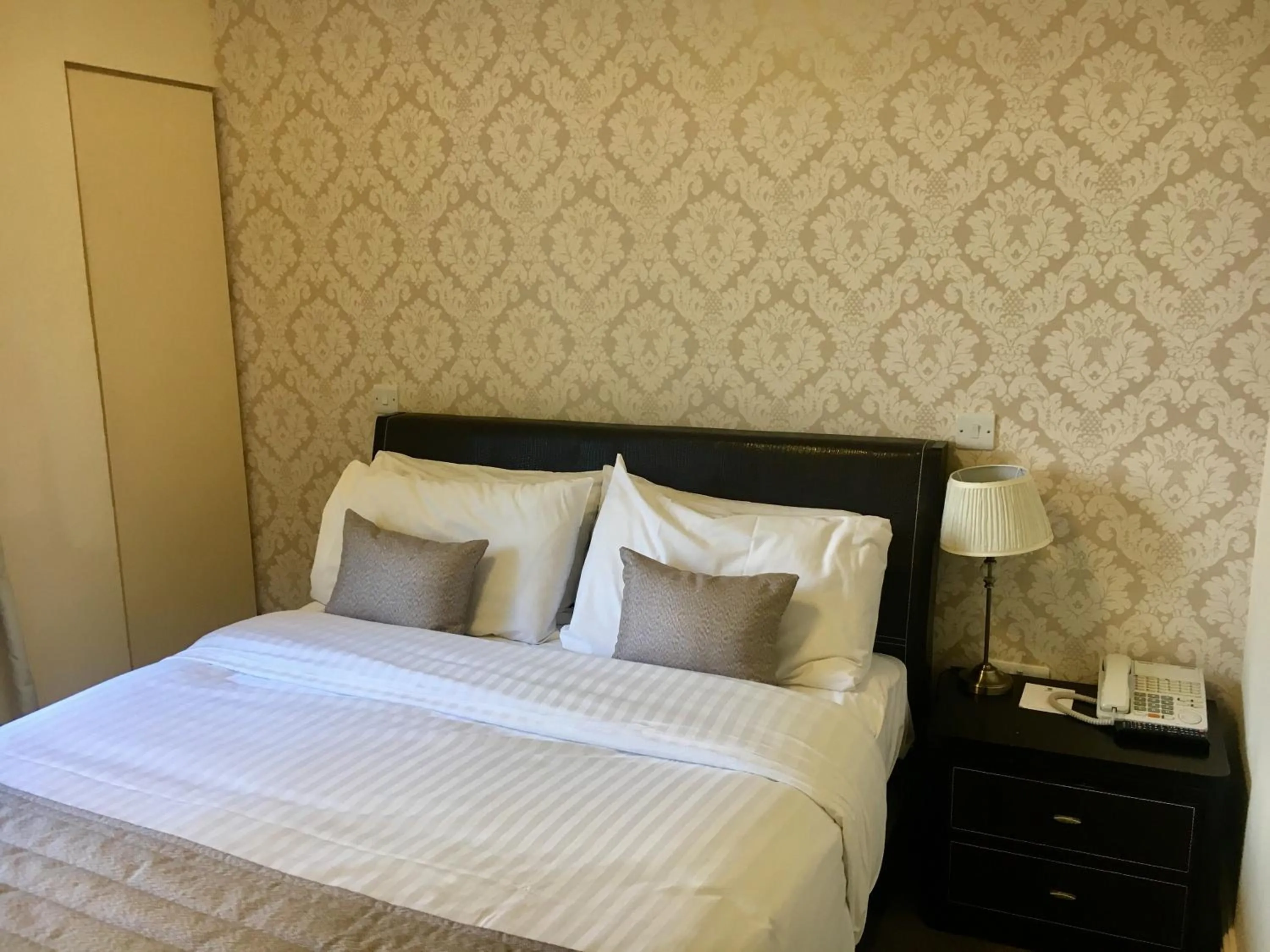 Bed in Normanton Park Hotel, Sure Hotel Collection by Best Western