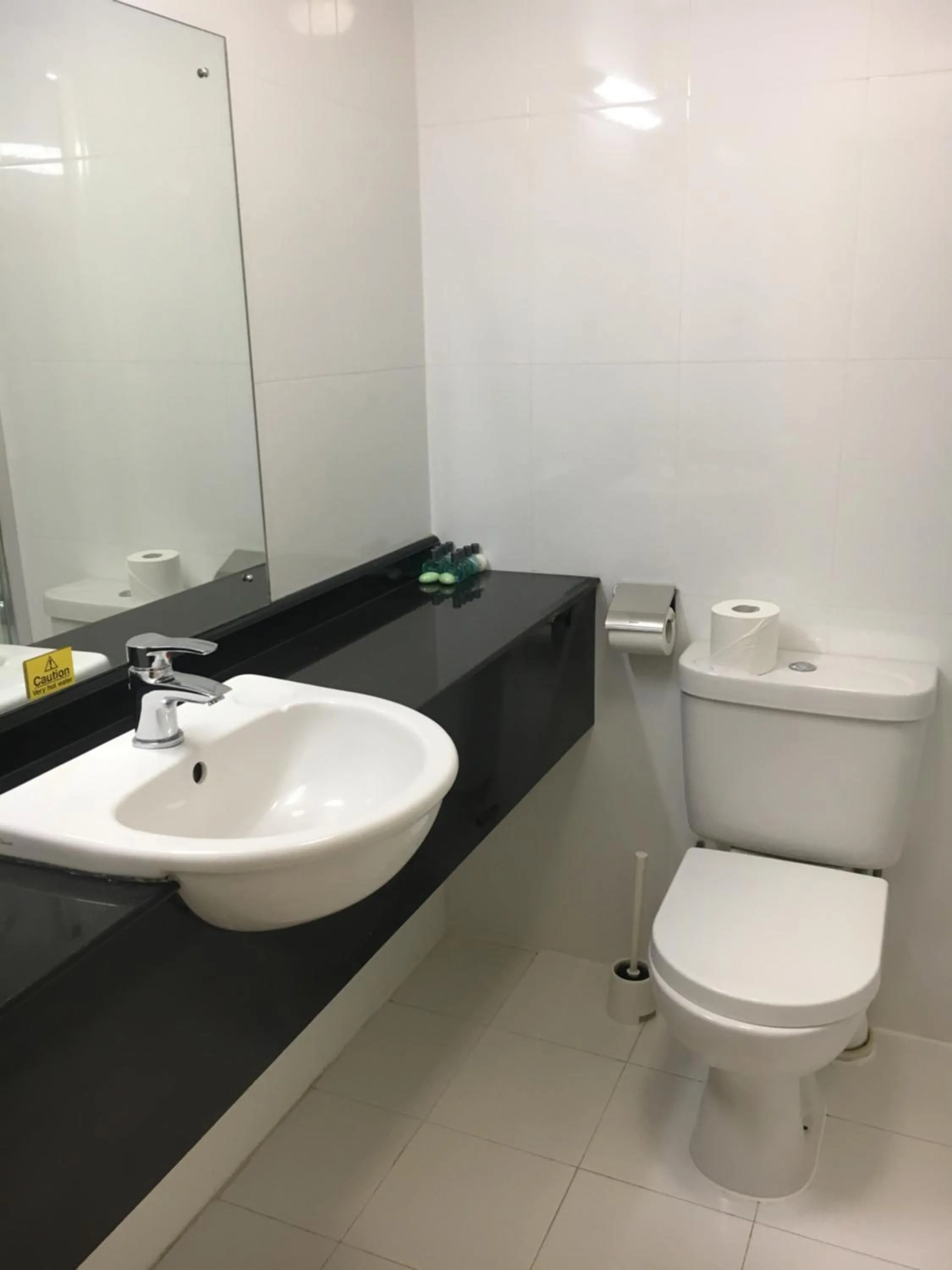 Toilet in Normanton Park Hotel, Sure Hotel Collection by Best Western