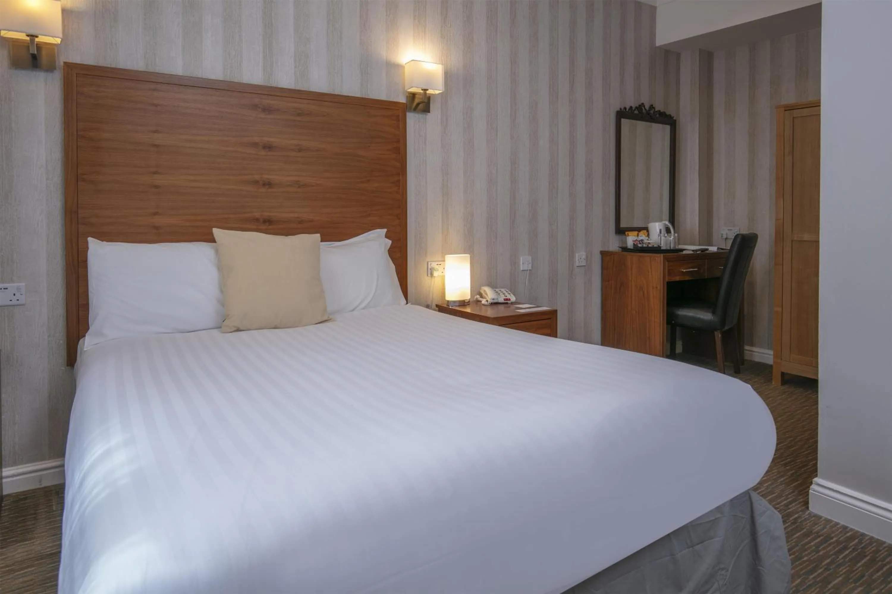 Bedroom, Bed in Normanton Park Hotel, Sure Hotel Collection by Best Western
