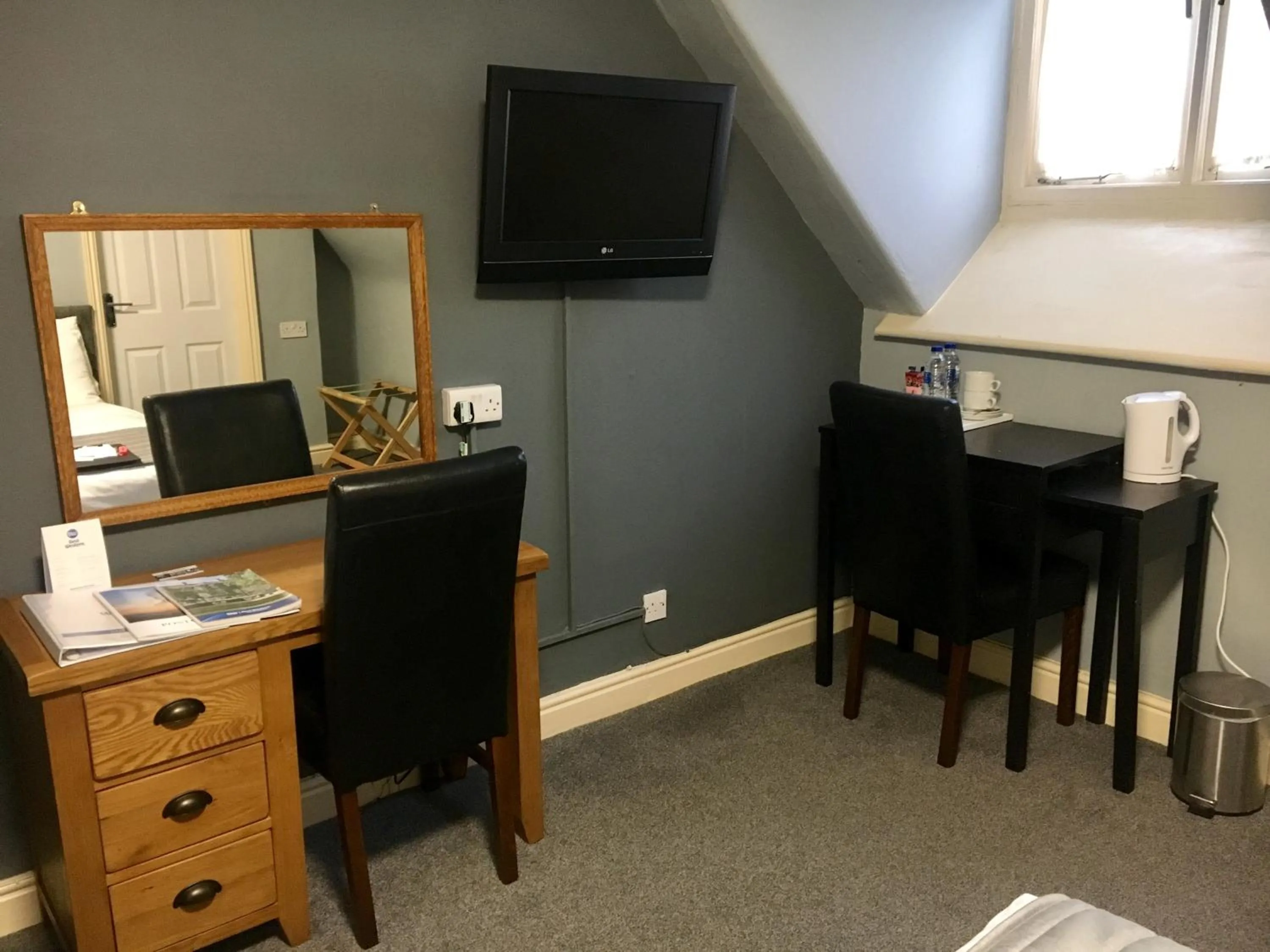 TV and multimedia in Normanton Park Hotel, Sure Hotel Collection by Best Western