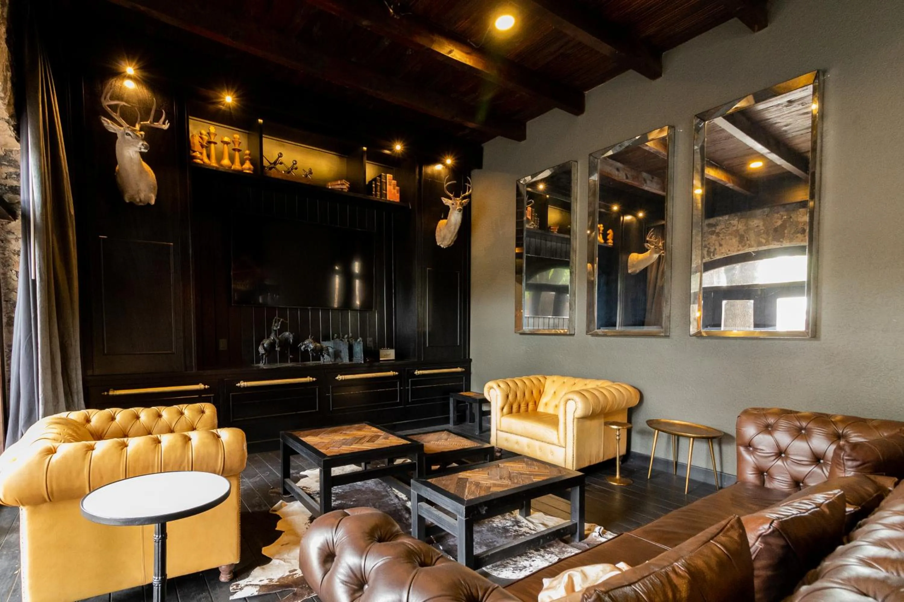 Communal lounge/ TV room in Hacienda El Salitre Hotel & Spa