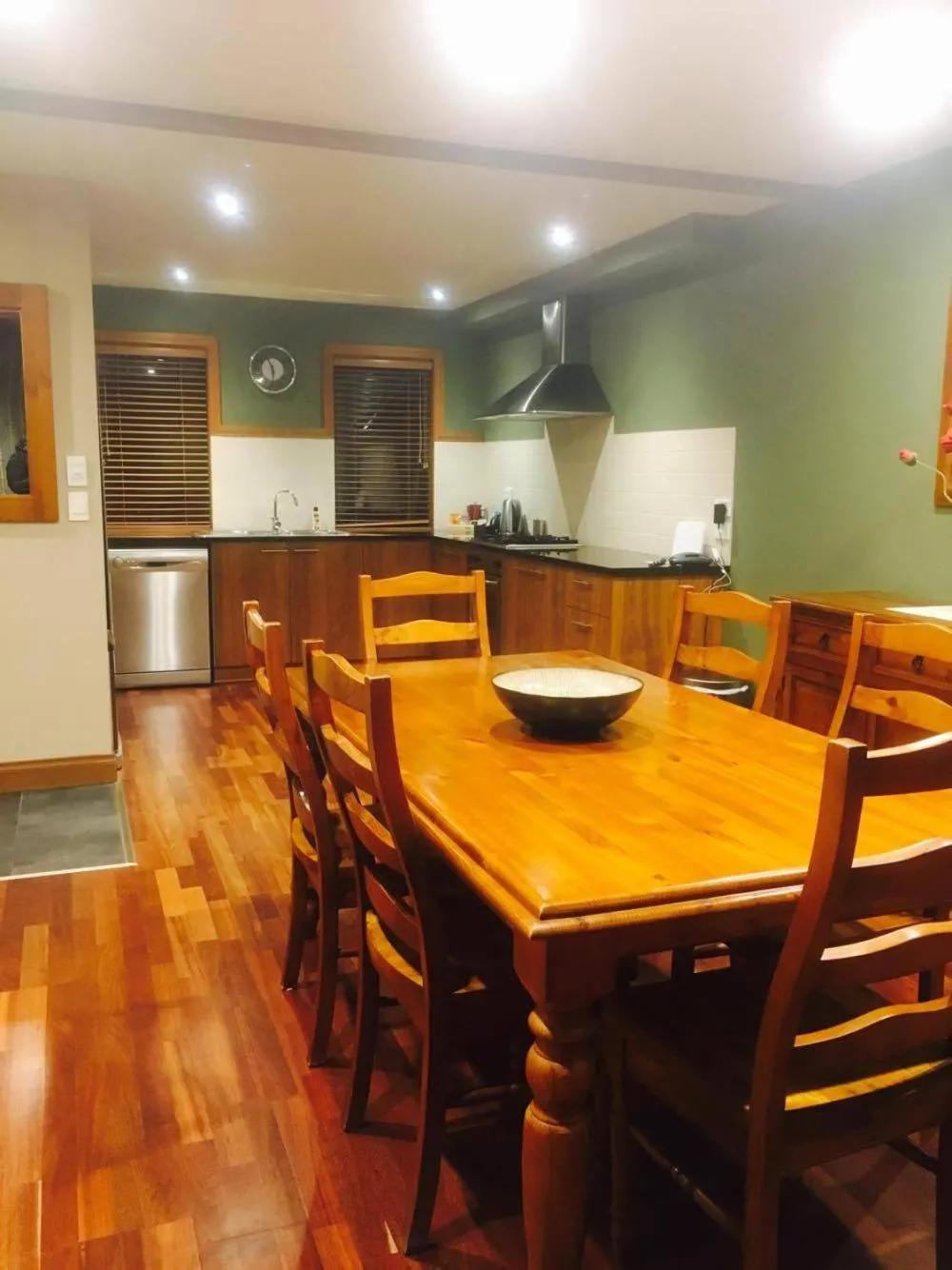 Kitchen or kitchenette in Lansdown Peaks Apartments