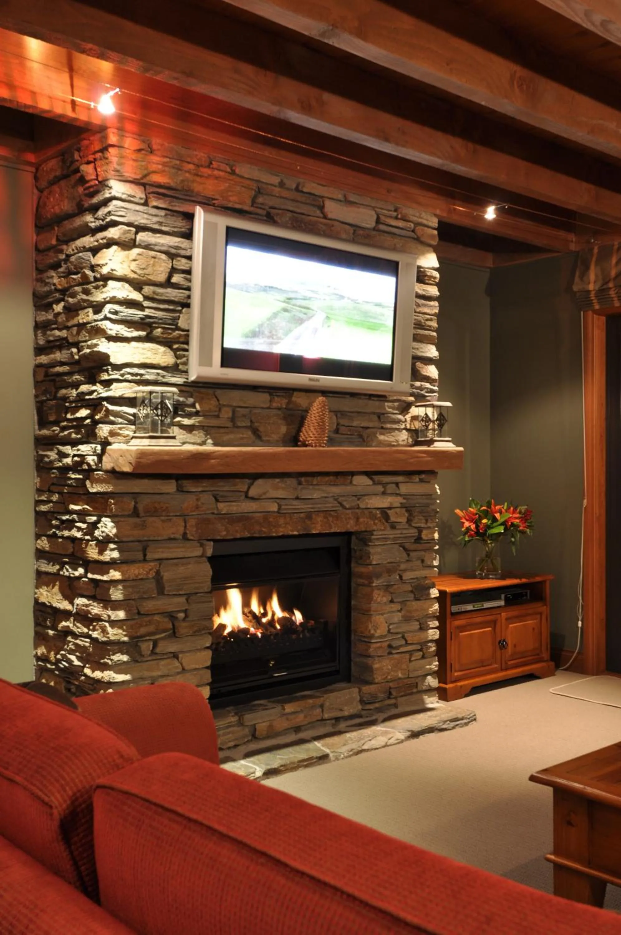 Communal lounge/ TV room in Lansdown Peaks Apartments