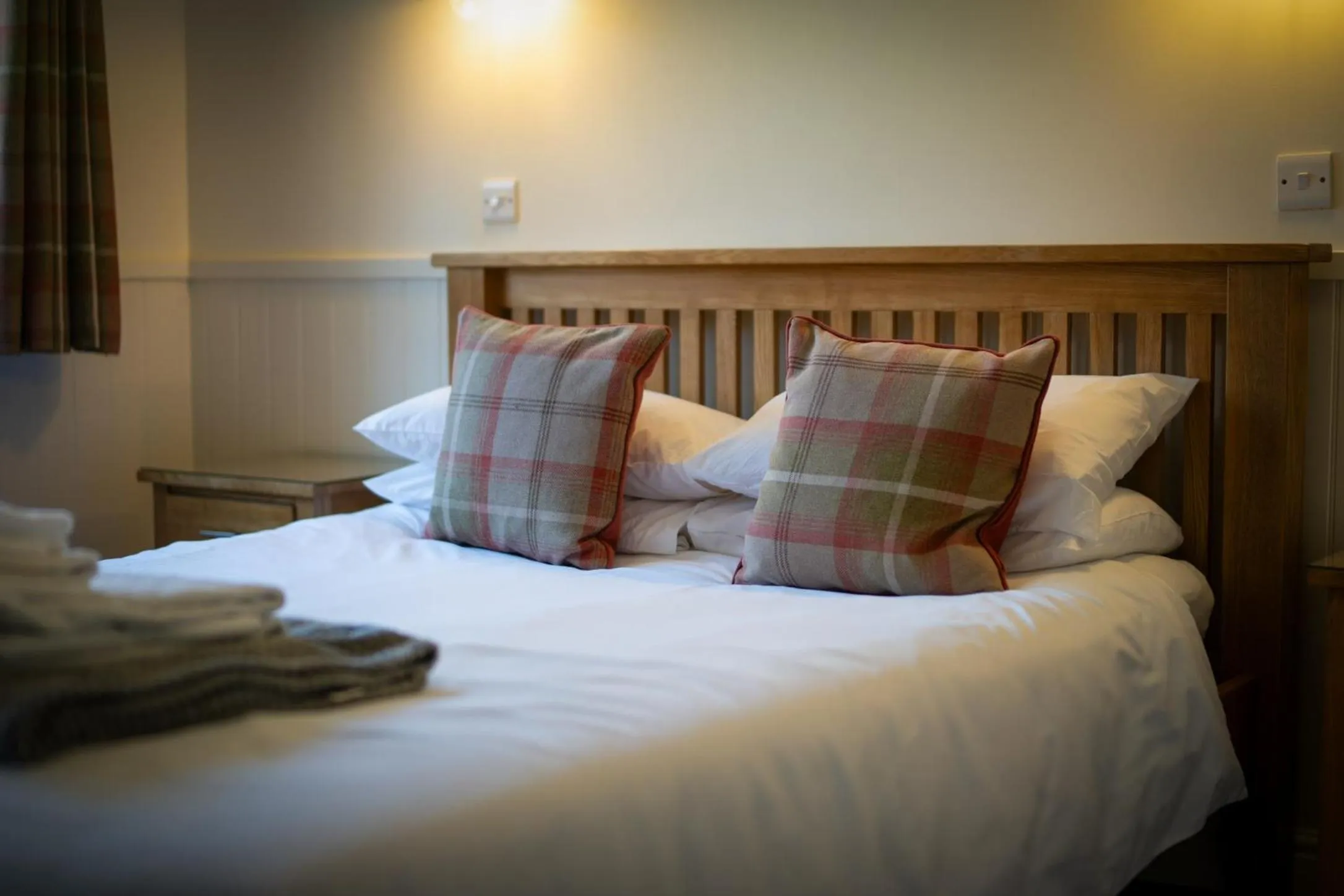 Bedroom, Bed in The Black Horse Inn
