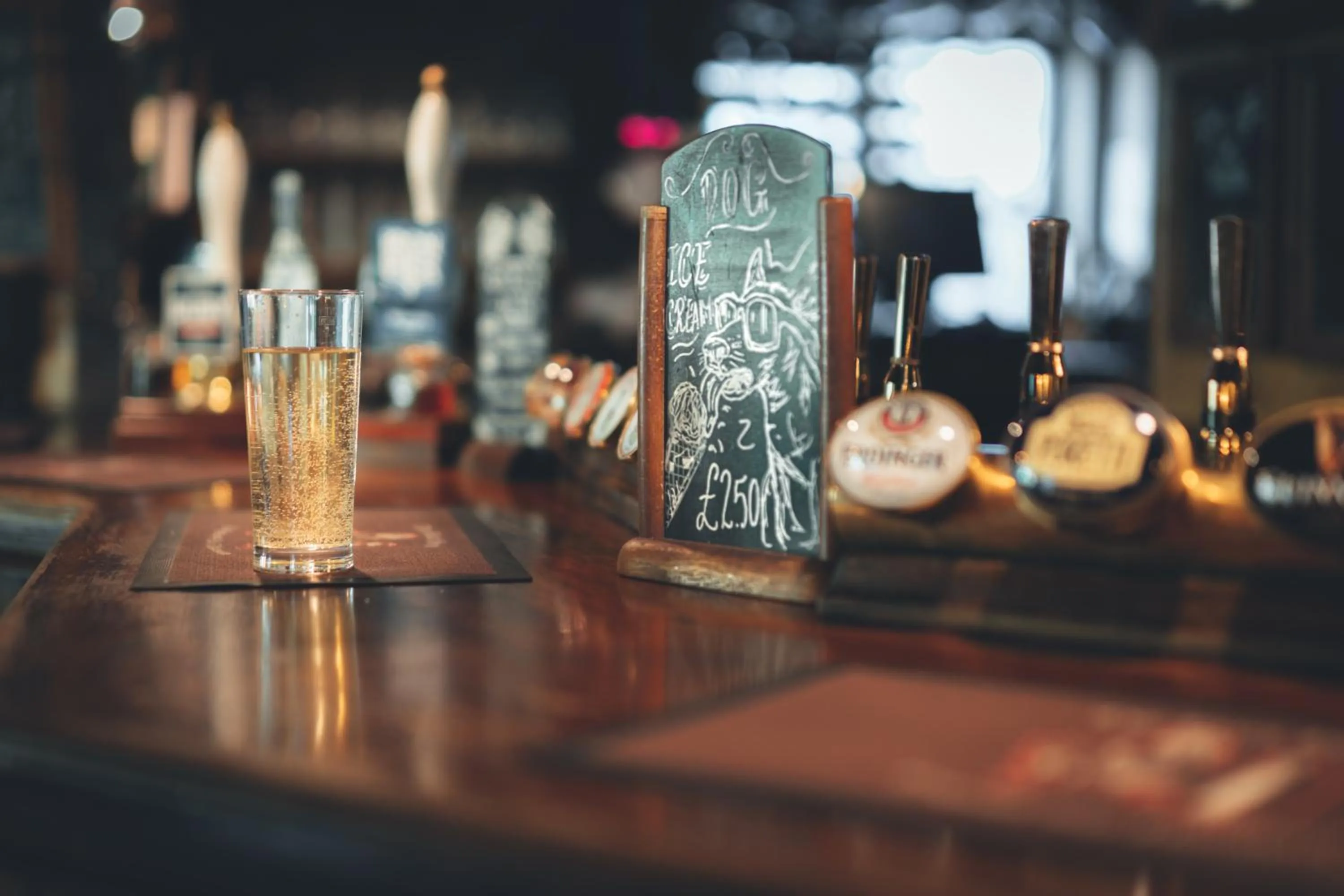 Lounge or bar in The Black Horse Inn