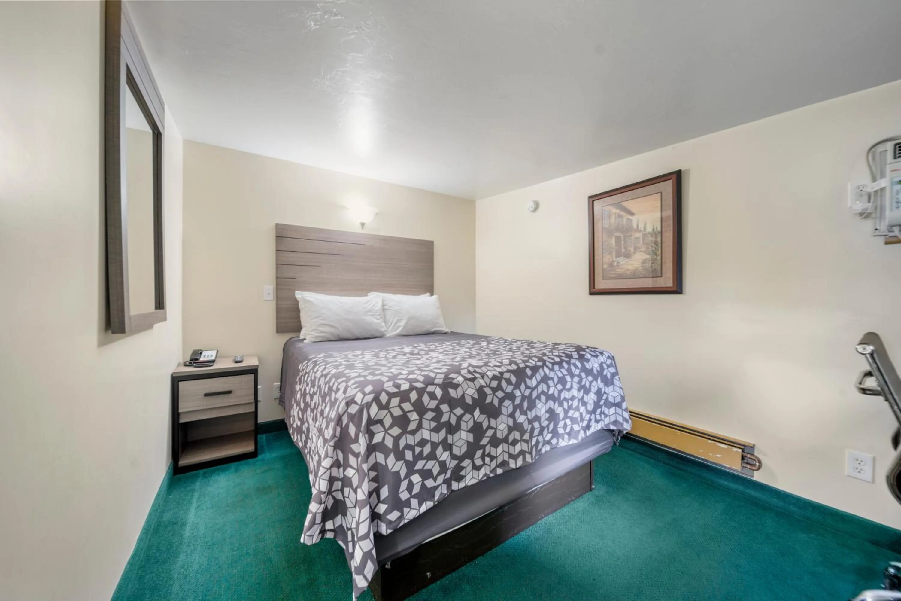 Bedroom, Bed in Kingsway Inn