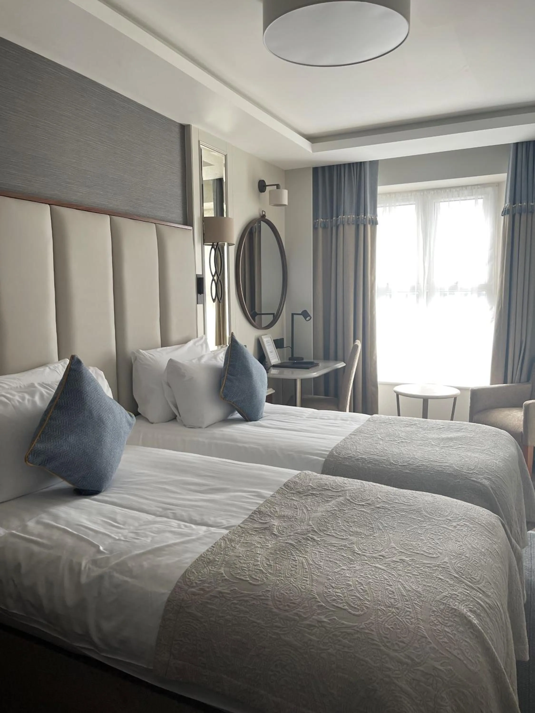 Bedroom, Bed in Grand Hotel Tralee