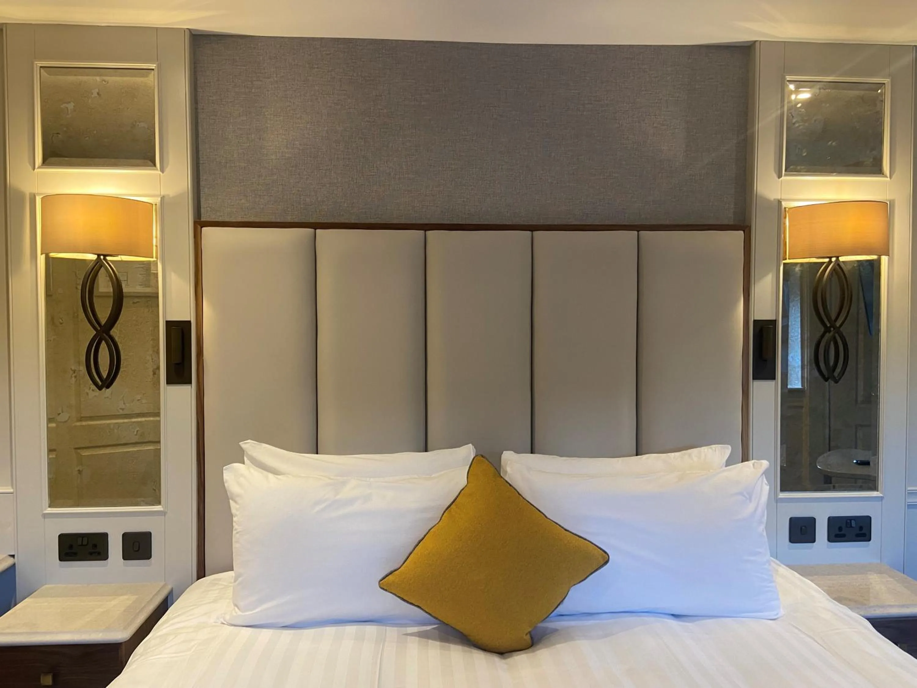 Bedroom, Bed in Grand Hotel Tralee